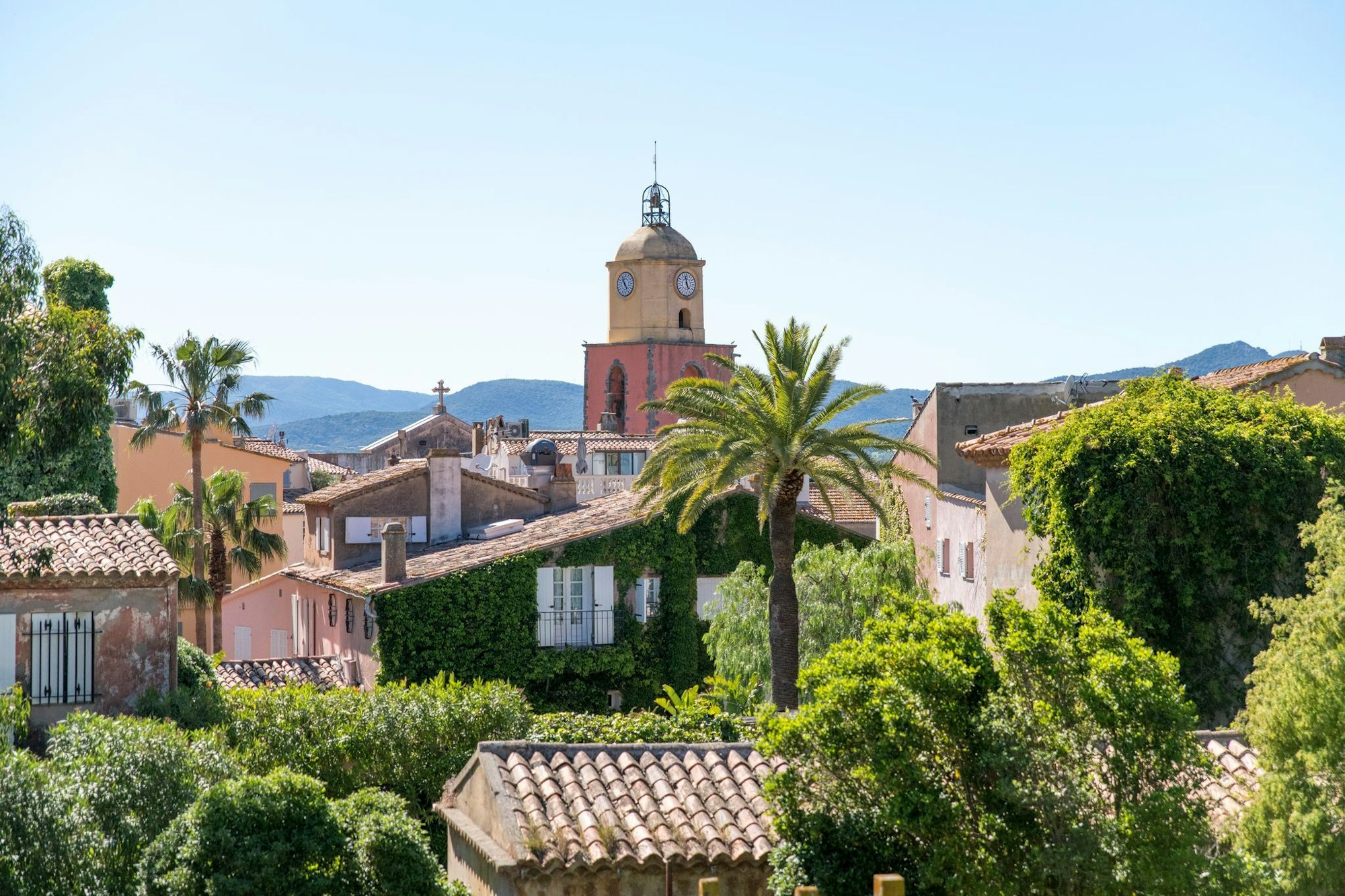 Eine Stadtansicht von Saint-Tropez in Südfrankreich. (Archivbild)