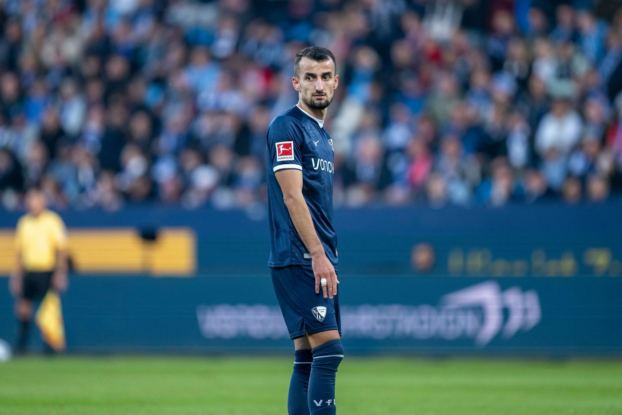 Der Bochumer Abwehrspieler Erhan Masovic hat einen Lungenkollaps erlitten und liegt in Bad Aibling im Krankenhaus.