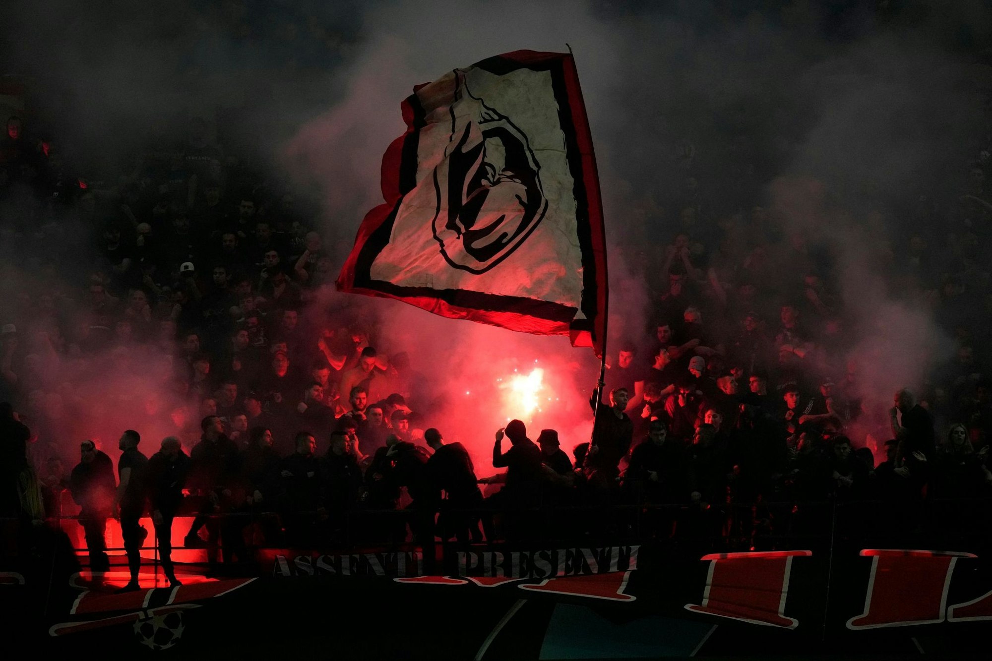 Die Fußballclubs Inter und AC Mailand gehen zur neuen Saison gegen «unerwünschte Fans» vor.