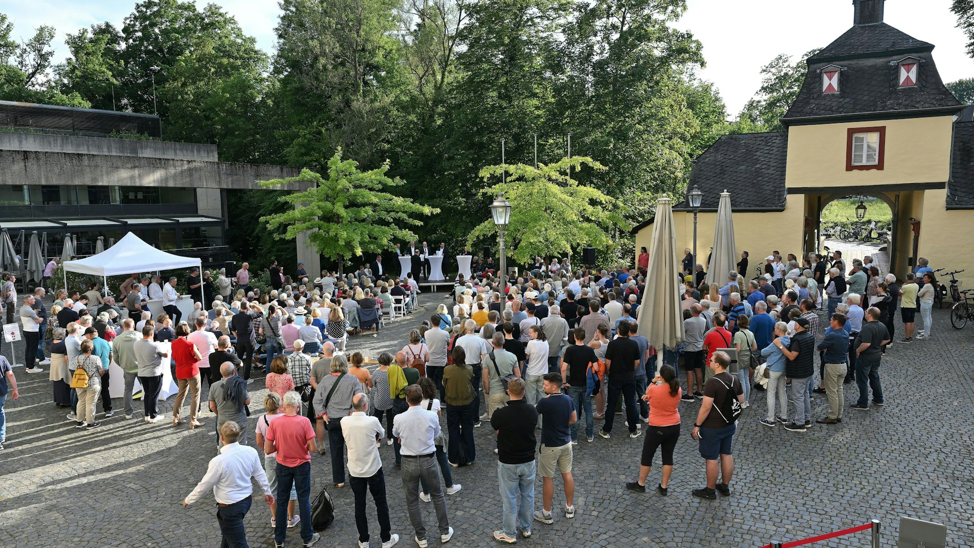 Gut besucht war die Podiumsdiskussion der Bürgerstiftung Rösrath mit fünf Bürgermeisterkandidaten.