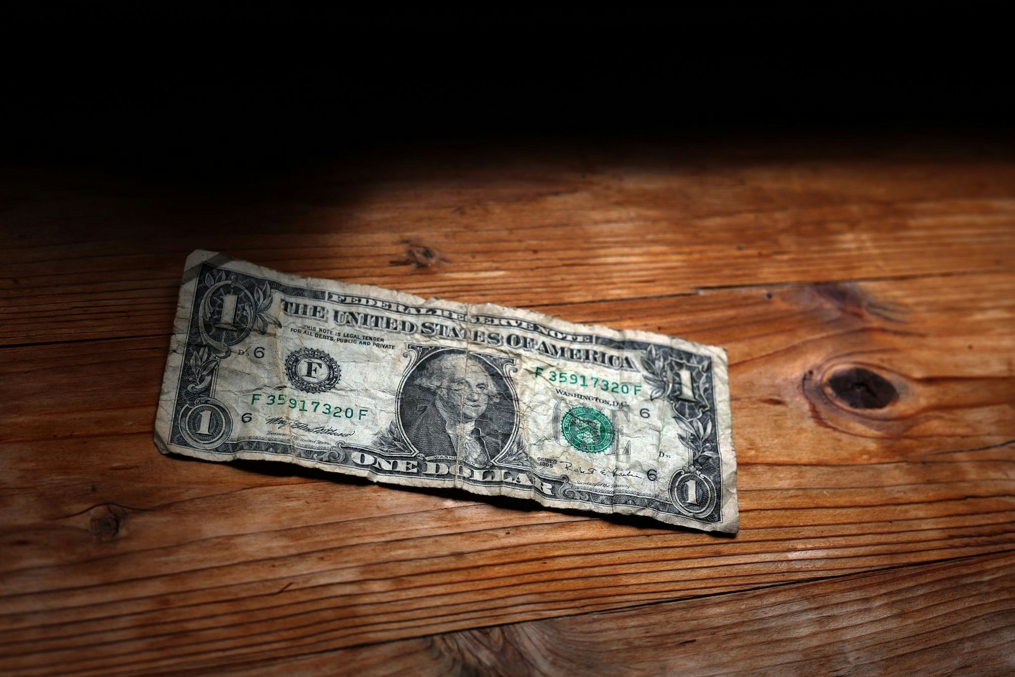 Der Dollar ist globale Reservewährung. Doch die schnell steigende Staatsverschuldung weckt Zweifel an der finanziellen Stabilität der USA.