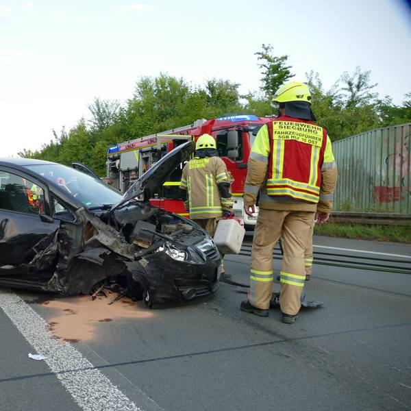 Die Siegburgerin im Opel Corsa war mit ihrem Fahrzeug auf den Standstreifen geraten.