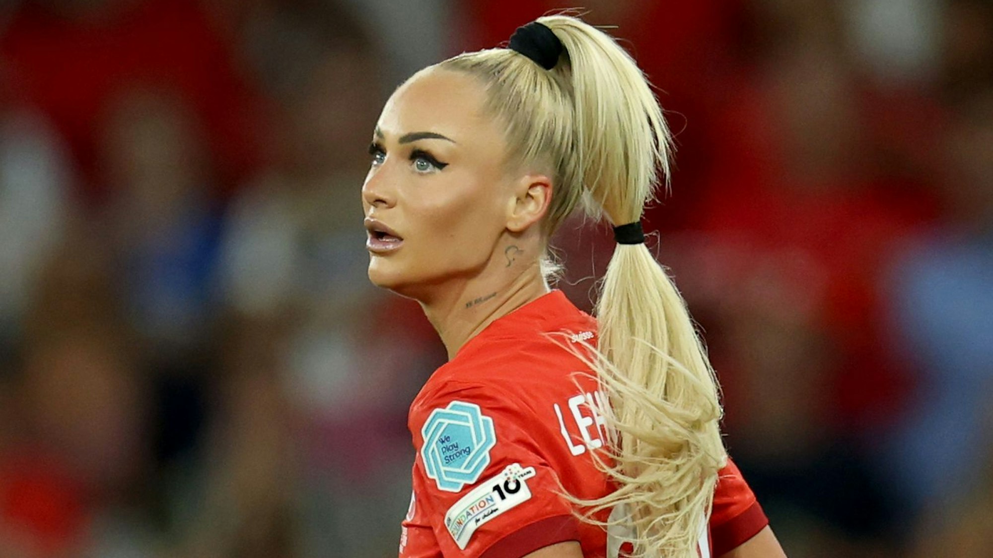 Alisha Lehmann steht bei der Fußball-EM der Frauen im Kader von Gastgeberland Schweiz. (Bild: 2025 Getty Images/Alexander Hassenstein)