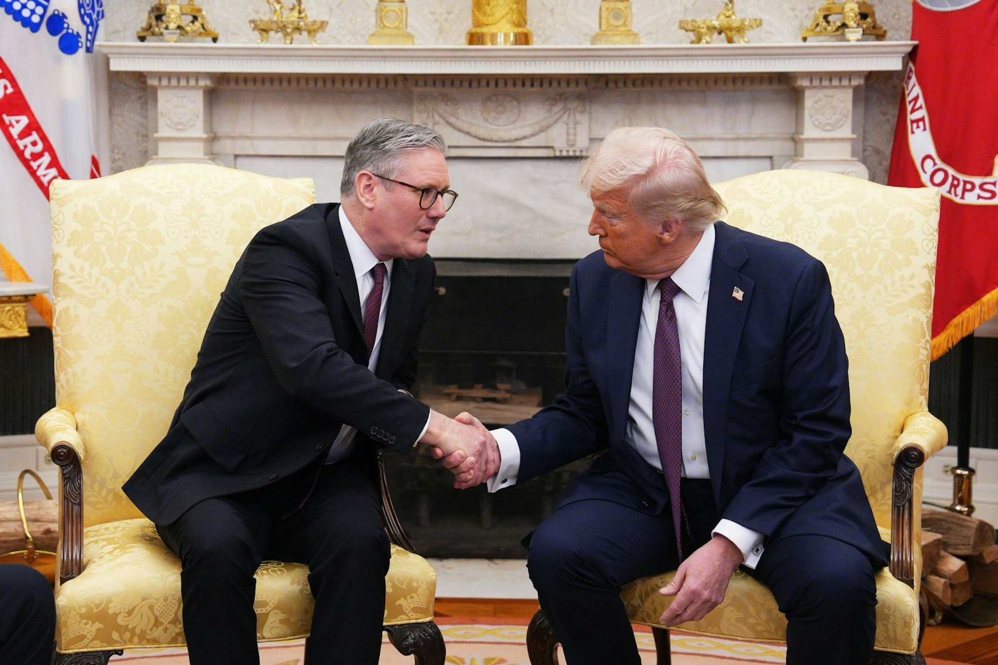 Die Einladung zu dem Staatsbesuch war Trump bereits im vergangenen Februar vom britischen Premierminister Keir Starmer überreicht worden. (Bild: 2025 Getty Images/Carl Court)
