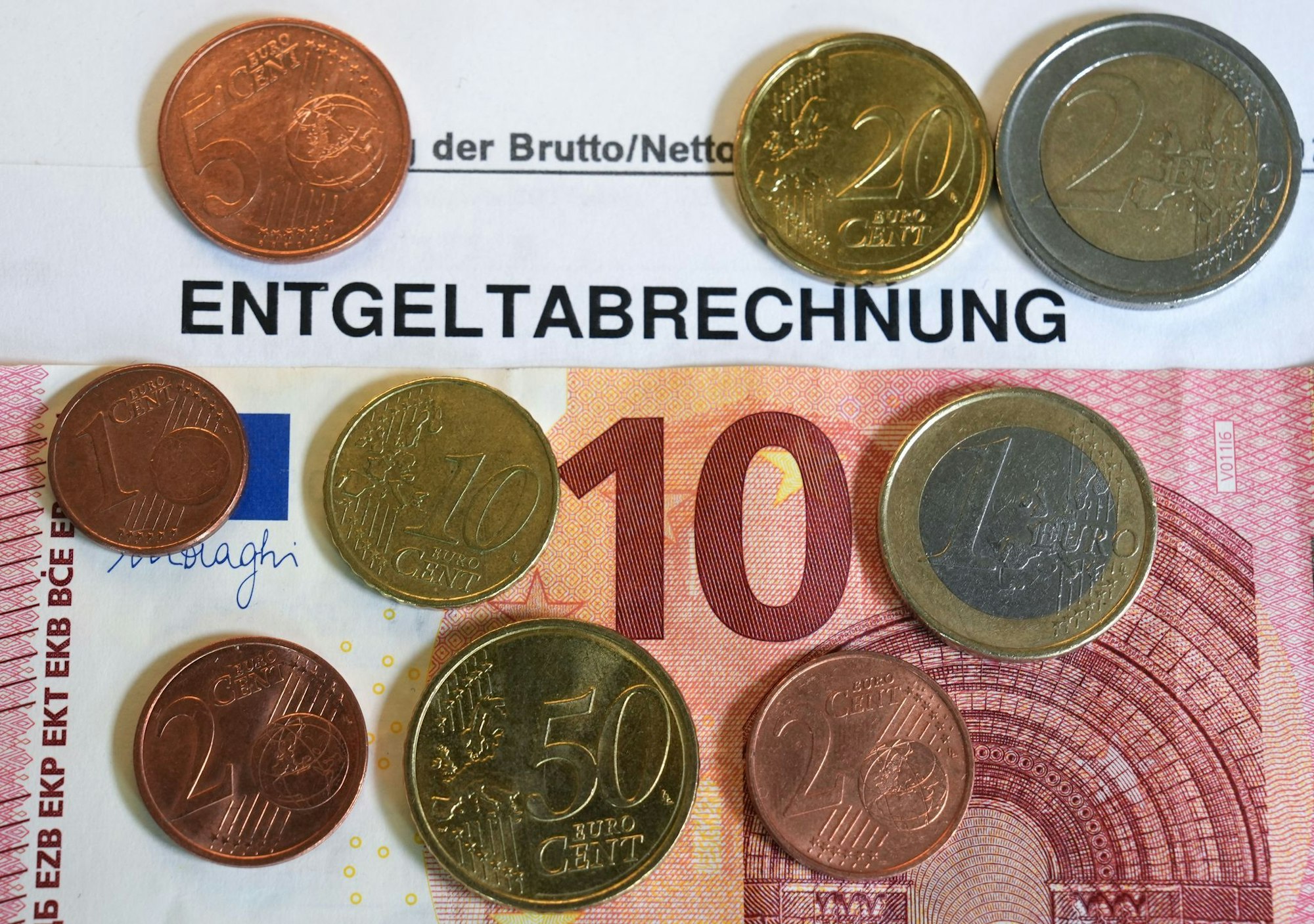 Der Mindestlohn steigt im Januar 2026 auf 13,90 Euro pro Stunde. (Symbolbild)