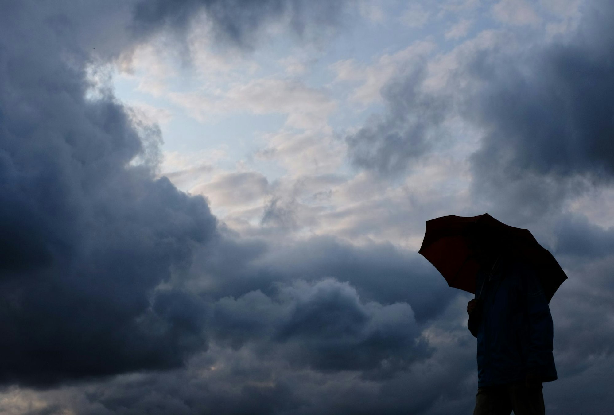 In den nächsten Tagen gibt es immer wieder Gewitter. Am Donnerstag bleibt es dann wieder überwiegend trocken. (Symbolbild)