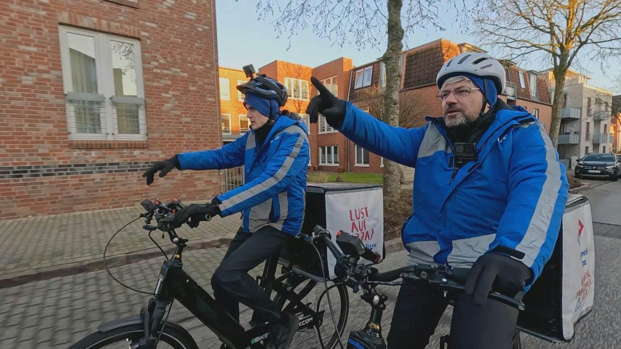 Die Einheiten als Pizzaauslieferer auf dem Fahrrad bescherten Alexander Tauer bei Minusgraden eine Erkältung - und eine Herzmuskelentzündung. (Bild: RTL)