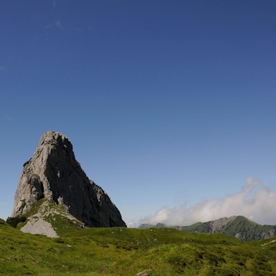 Der markante Felskopf des Schmalstöckli ist eine beliebte Wanderregion.