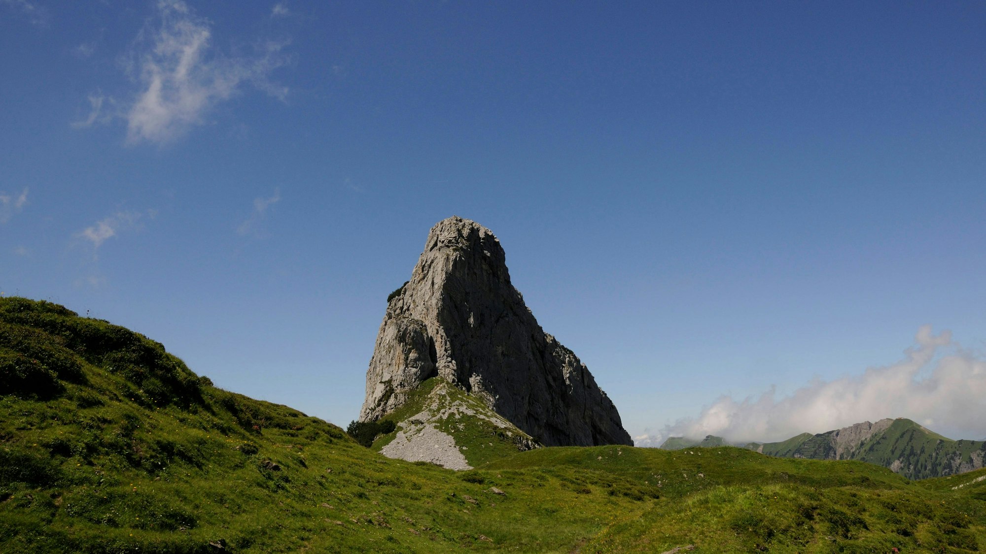 Der markante Felskopf des Schmalstöckli ist eine beliebte Wanderregion.