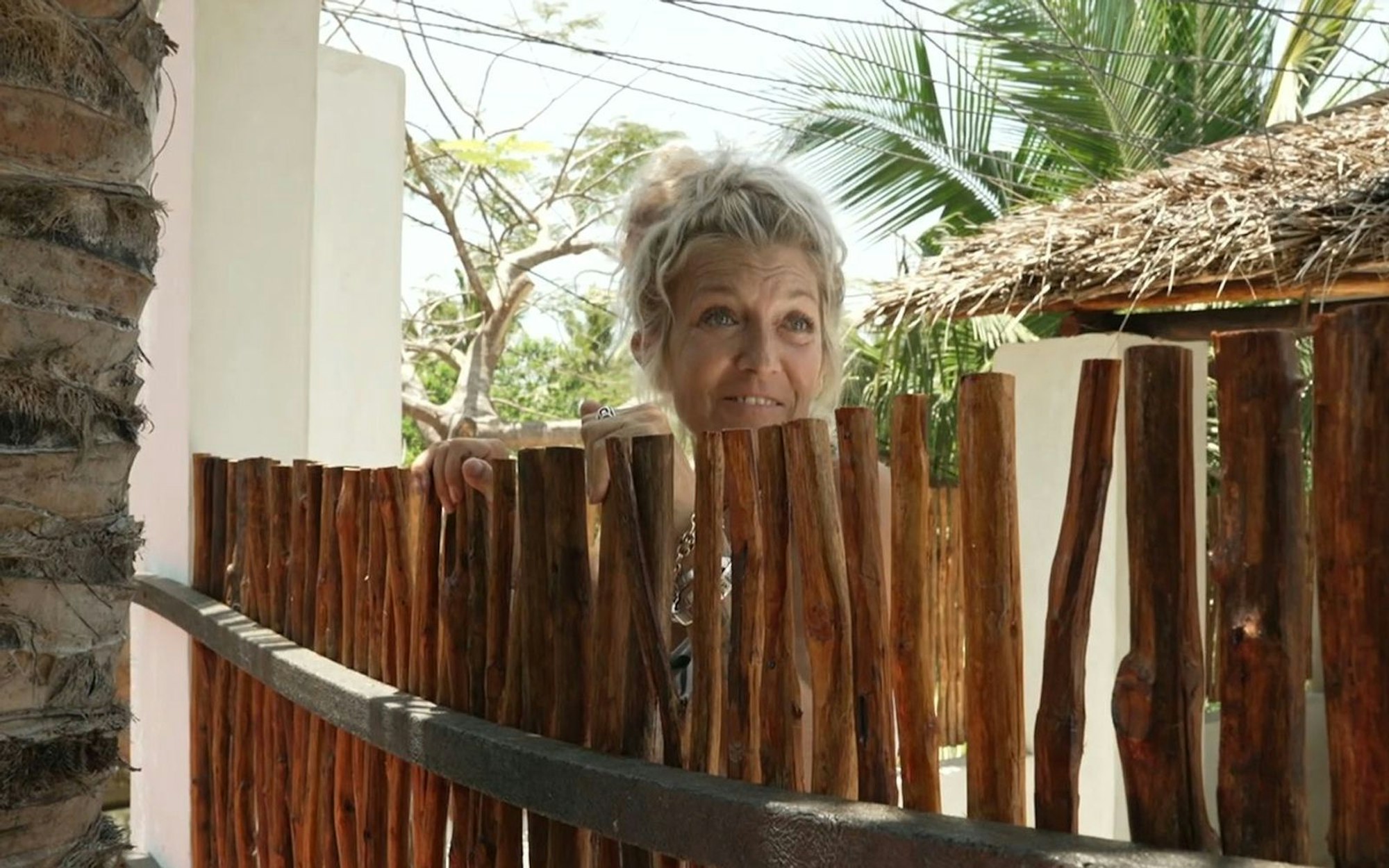 Neue Villa, neues Glück? Angela hofft auf einen Aufschwung. (Bild: VOX)