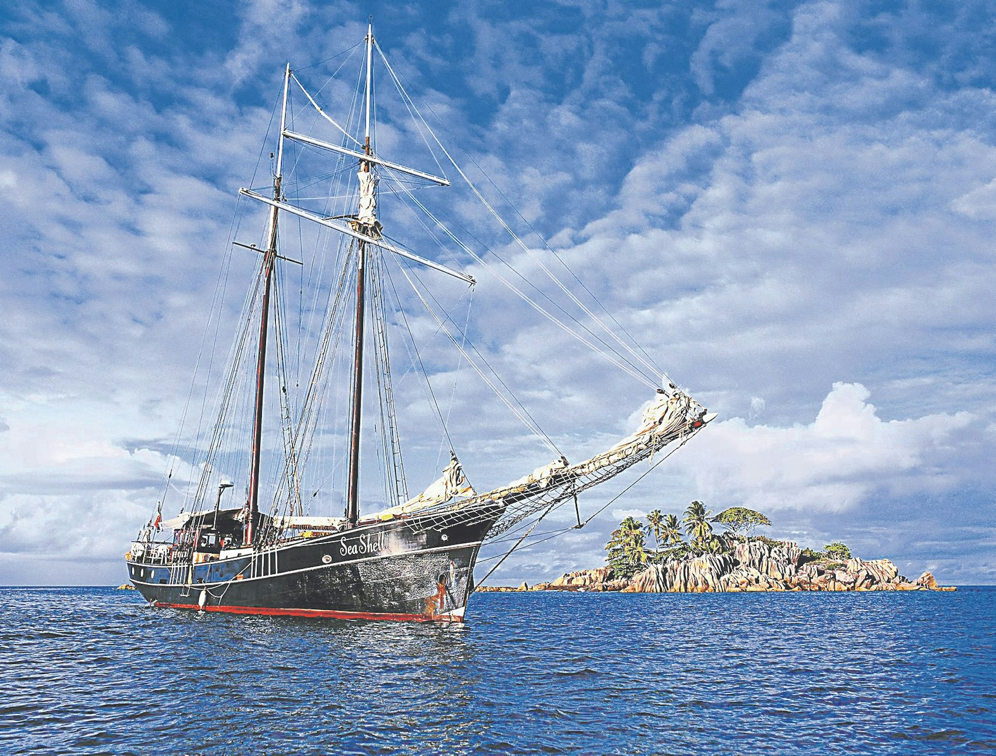 Segelboot vor den Seychellen