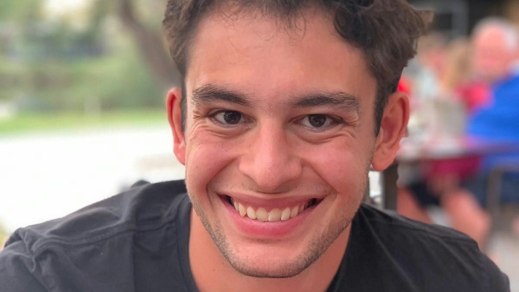 Auf dem Bild ist ein Portrait von Luis Paulo zu sehen.