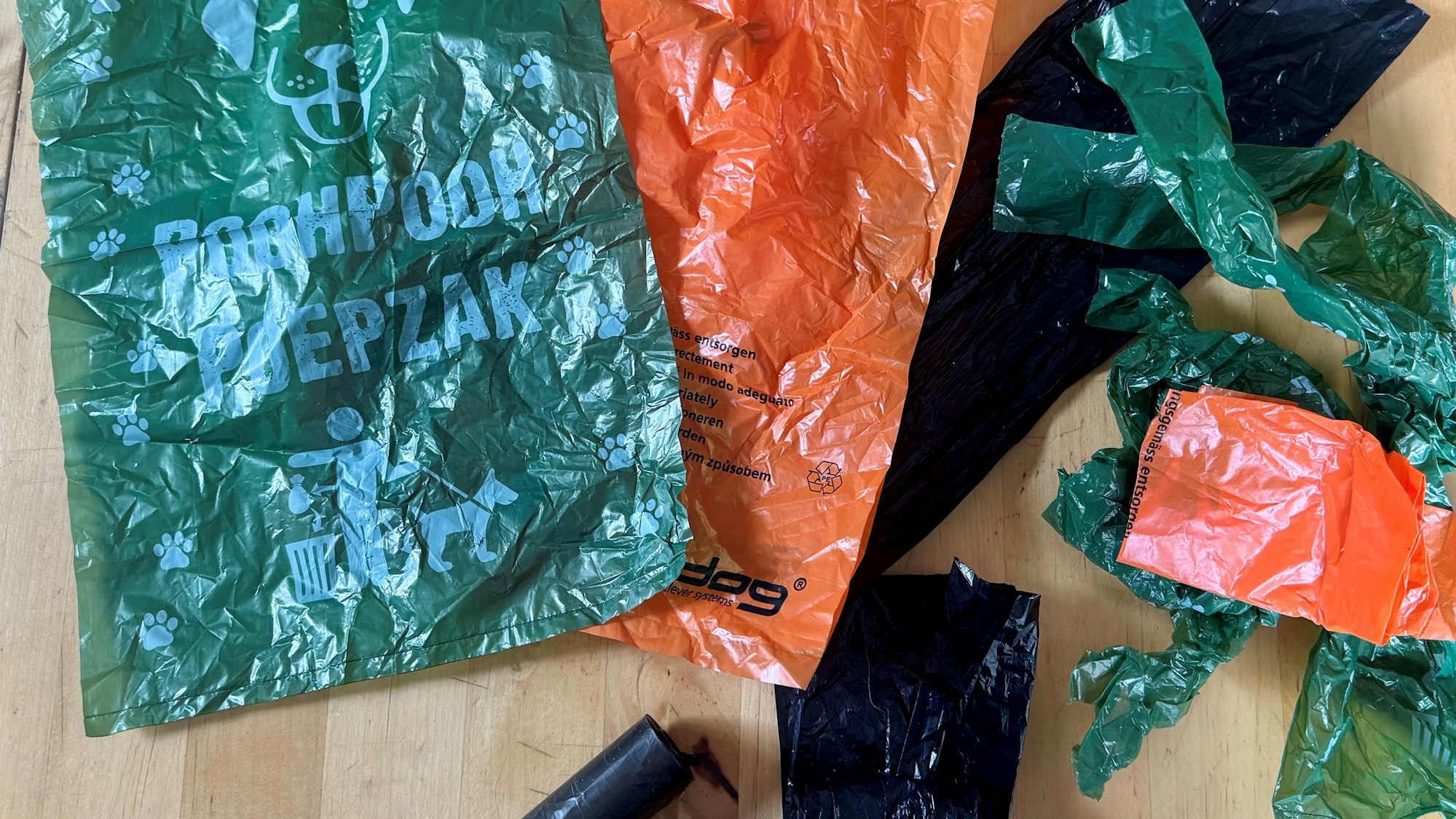 Hundekottütchen werden in Niederkassel künftig nicht mehr kostenfrei zur Verfügung gestellt.