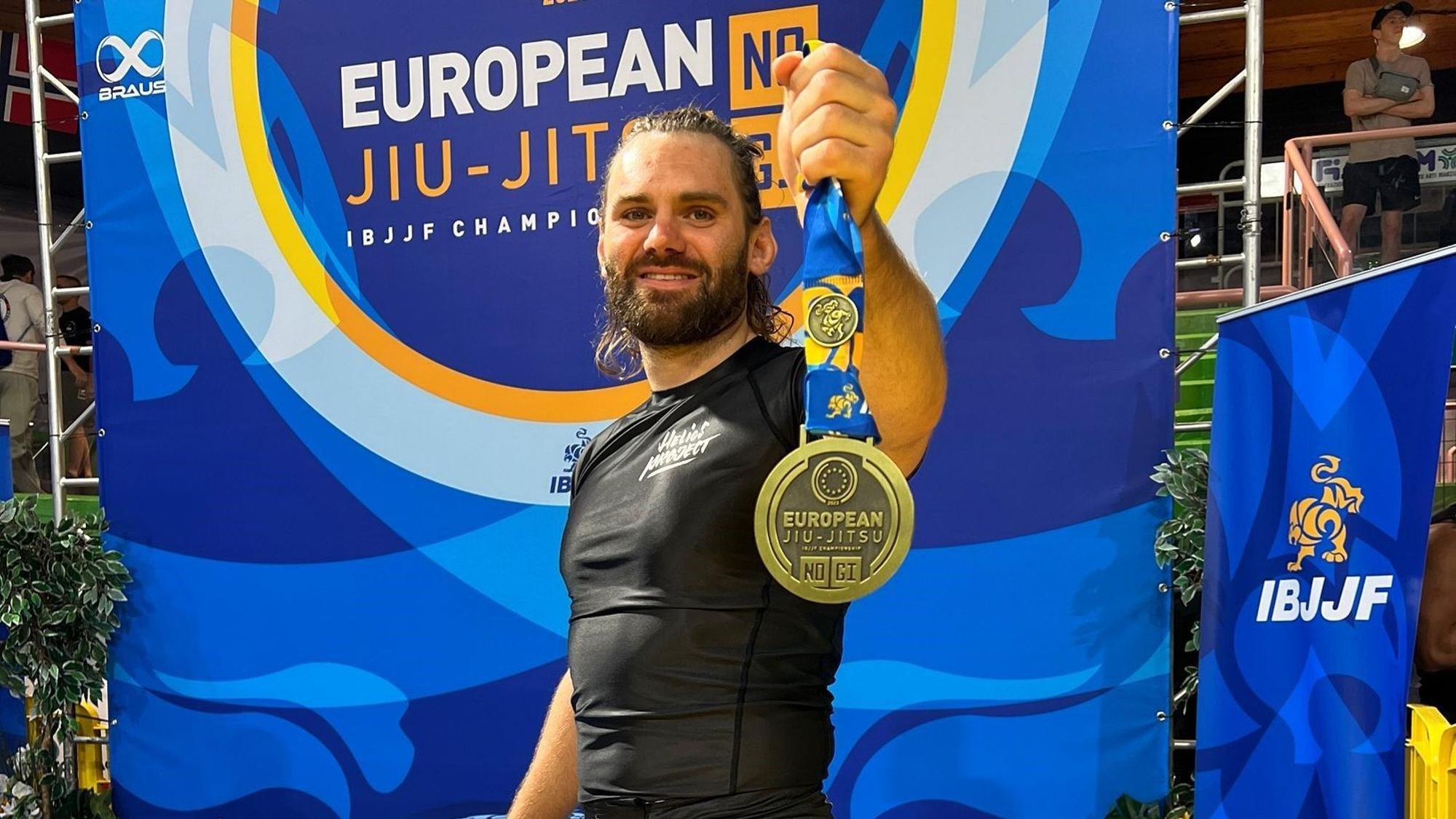 Der Kölner Jurij Schiefenbusch hat im Oktober 2023 die Bronze-Medaille bei der BJJ-Europameisterschaft in Rom gewonnen.