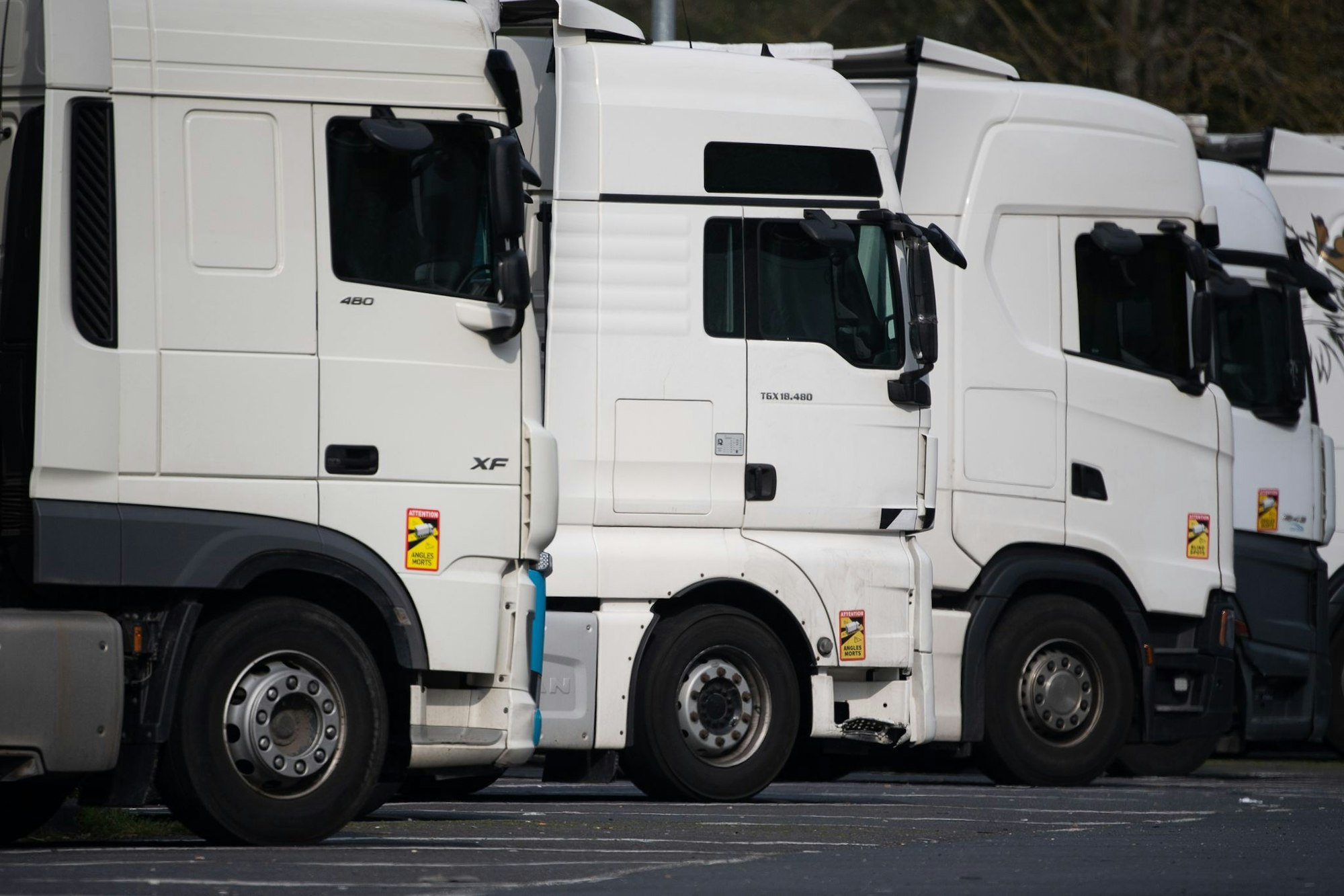 An der A4 bei Düren wird eine Gewichtskontrollstelle für Lkw eingerichtet. (Symbolbild)