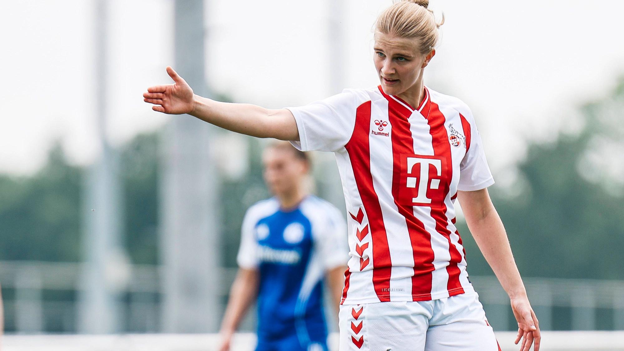 Testspiel: Schalke 04- 1.FC Köln 13.07.2025 Anna-Lena Stolze 1. FC Köln, 7 zeigt an beim Testspiel: Schalke 04- 1.FC Köln Gelsenkirchen, Parkstadion am 13.07.2025 *** Test match Schalke 04 1 FC Köln 13 07 2025 Anna Lena Stolze 1 FC Köln, 7 displays at the test match Schalke 04 1 FC Köln Gelsenkirchen, Parkstadion on 13 07 2025 Copyright: xBEAUTIFULxSPORTS/Freisenx