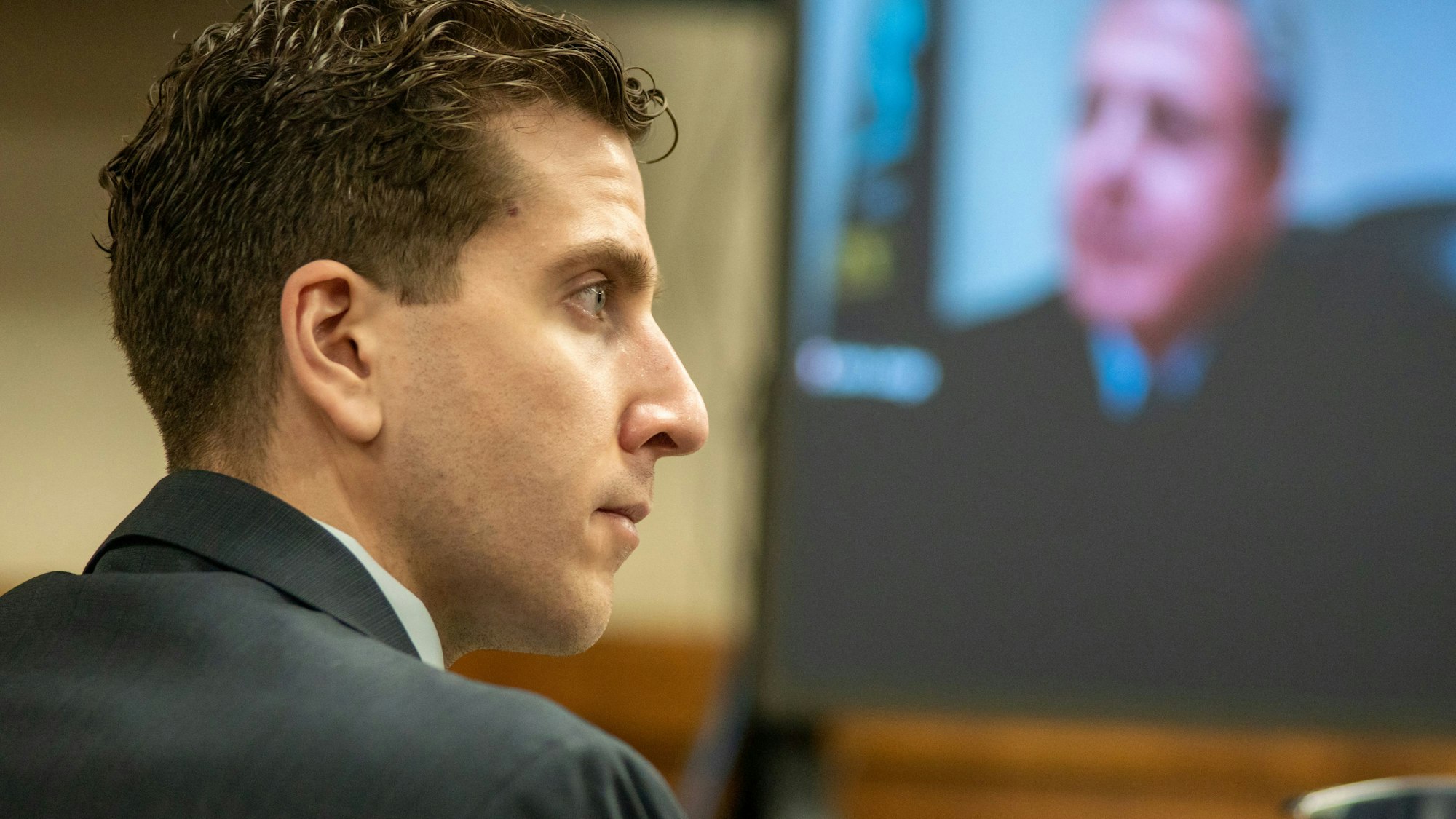 Bryan Kohberger hört während einer Anhörung zur Aufhebung seiner Anklage durch die Grand Jury zu.