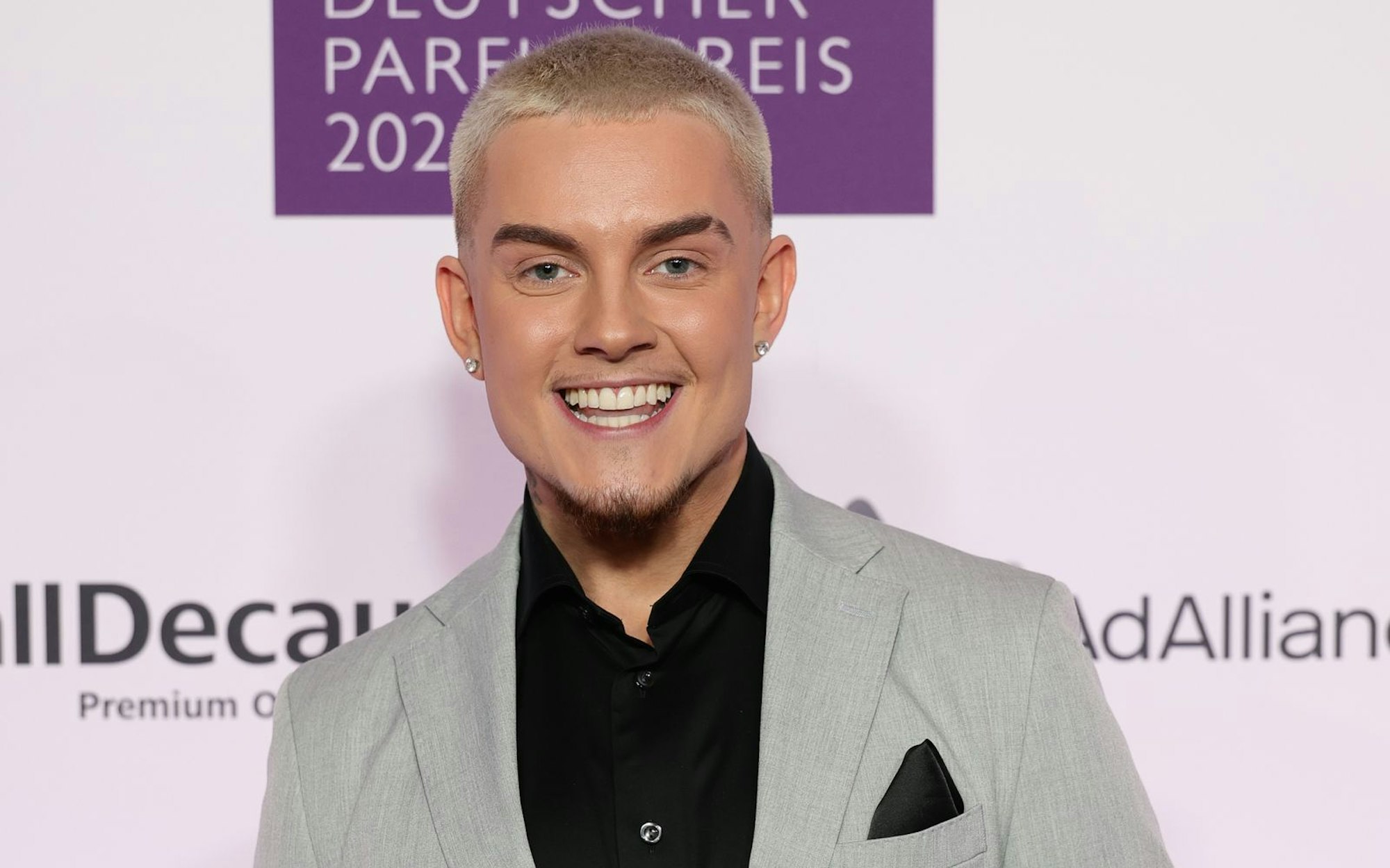 Influencer Twenty4Tim hat seinen ersten Moderations-Job ergattert! Für RTL fliegt er in den Dschungel - jedoch nicht in das Dschungelcamp, bei dem er einst den dritten Platz erreichte. (Bild: 2024 Getty Images/Andreas Rentz)