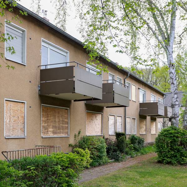 Die leerstehenden Mehrfamilienhäuser am Schlebuscher Weg, die zunehmend verfallen.