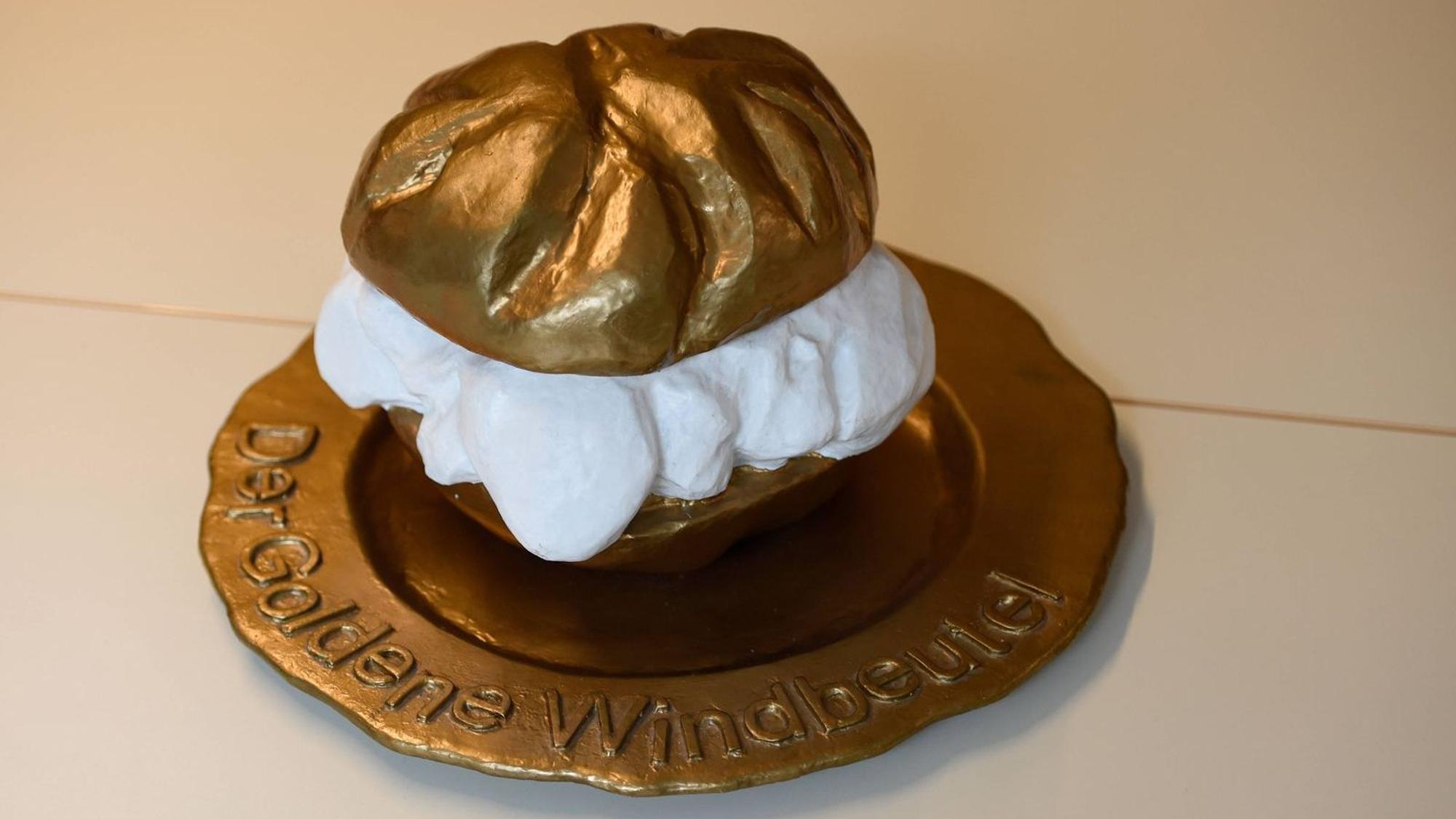Seit 2009 soll der „Goldene Windbeutel“ als Negativpreis auf Verbrauchertäuschung im Lebensmittelbereich hinweisen.