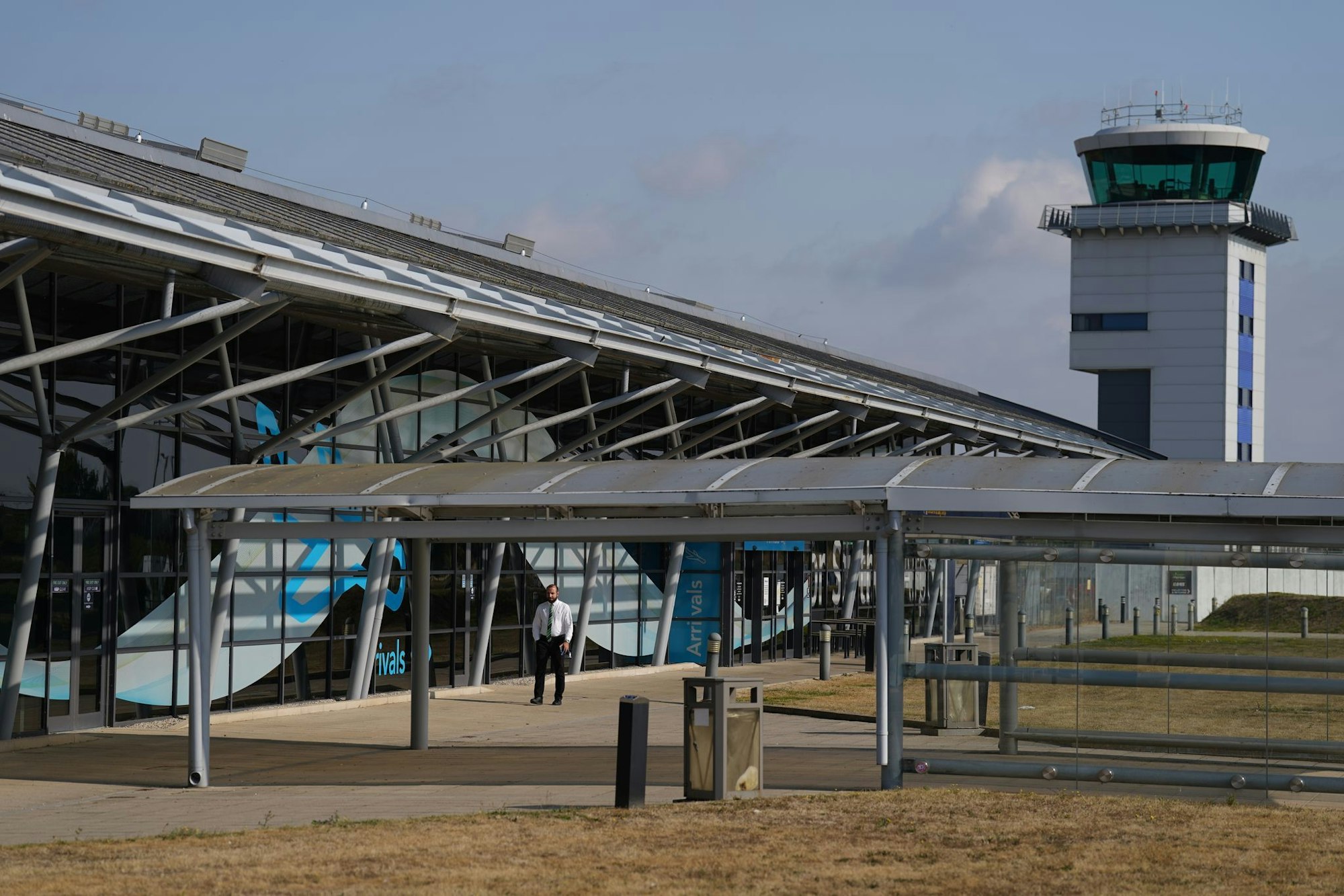 Der Flughafen London Southend bleibt nach dem Absturz eines Geschäftsflugzeugs vorübergehend geschlossen.