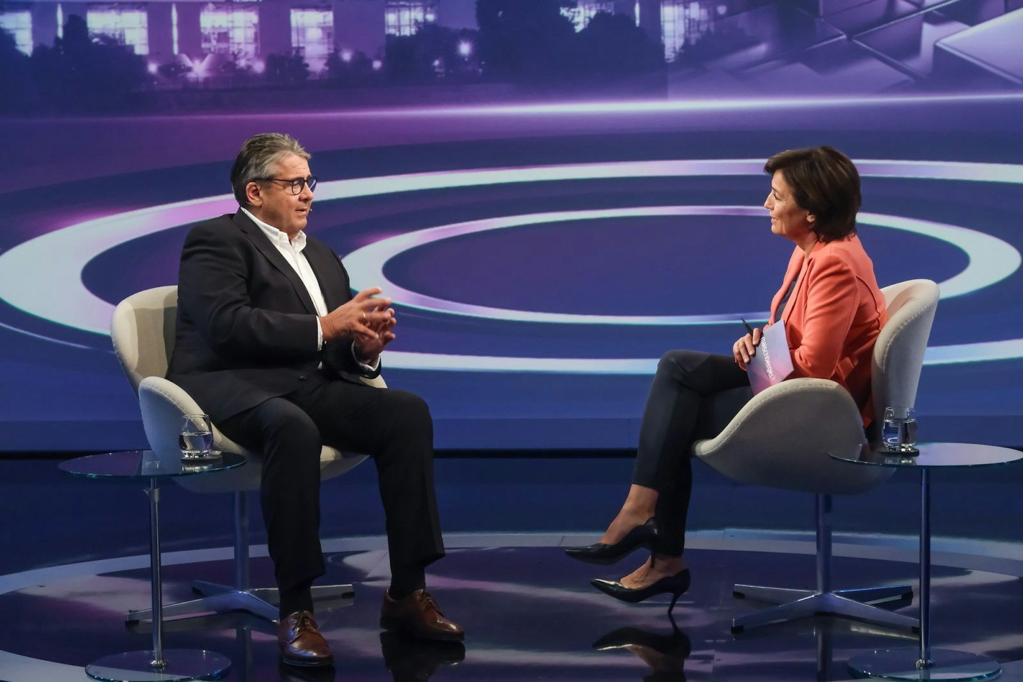 Ex-Vizekanzler Sigmar Gabriel war am Montagabend bei „maischberger“ zu Gast. (Bild: WDR/Oliver Ziebe)