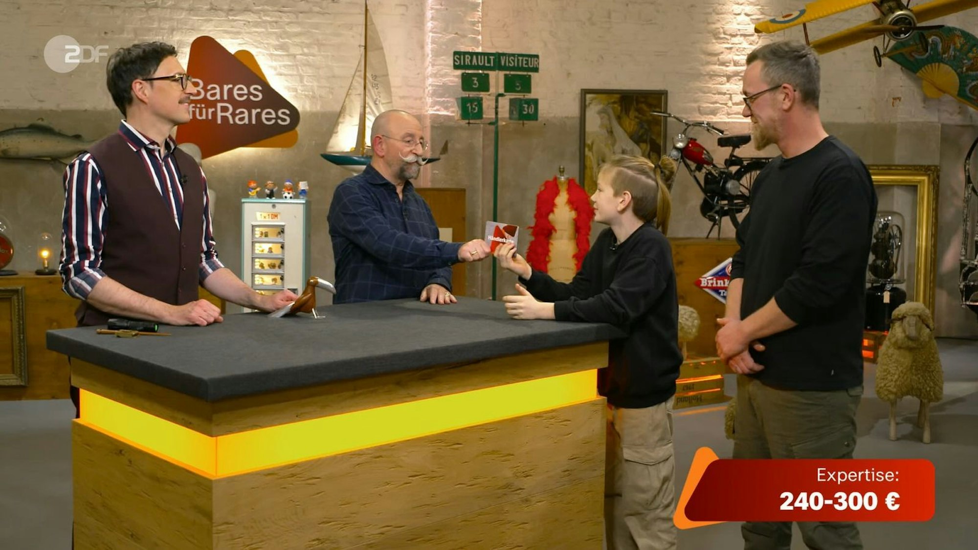 Das witzige Tier aus den 50er-Jahren sollte nach Wunsch der Verkäufer 150 Euro einbringen. Der Fachmann hingegen schätzte es großzügiger ein: auf 240 bis 300 Euro. (Bild: ZDF)