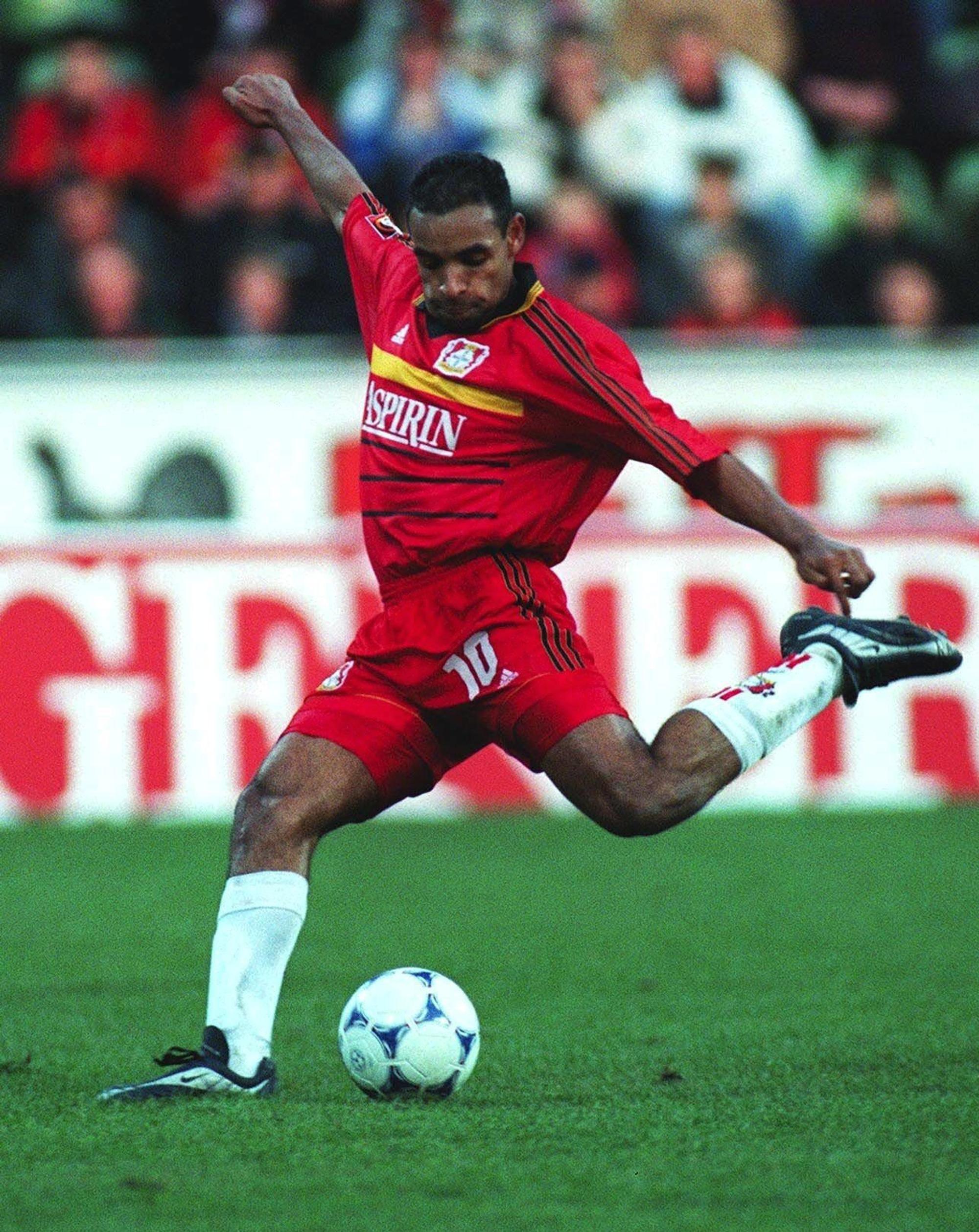 2000: Emerson beim 3:0 gegen den MSV Duisburg.