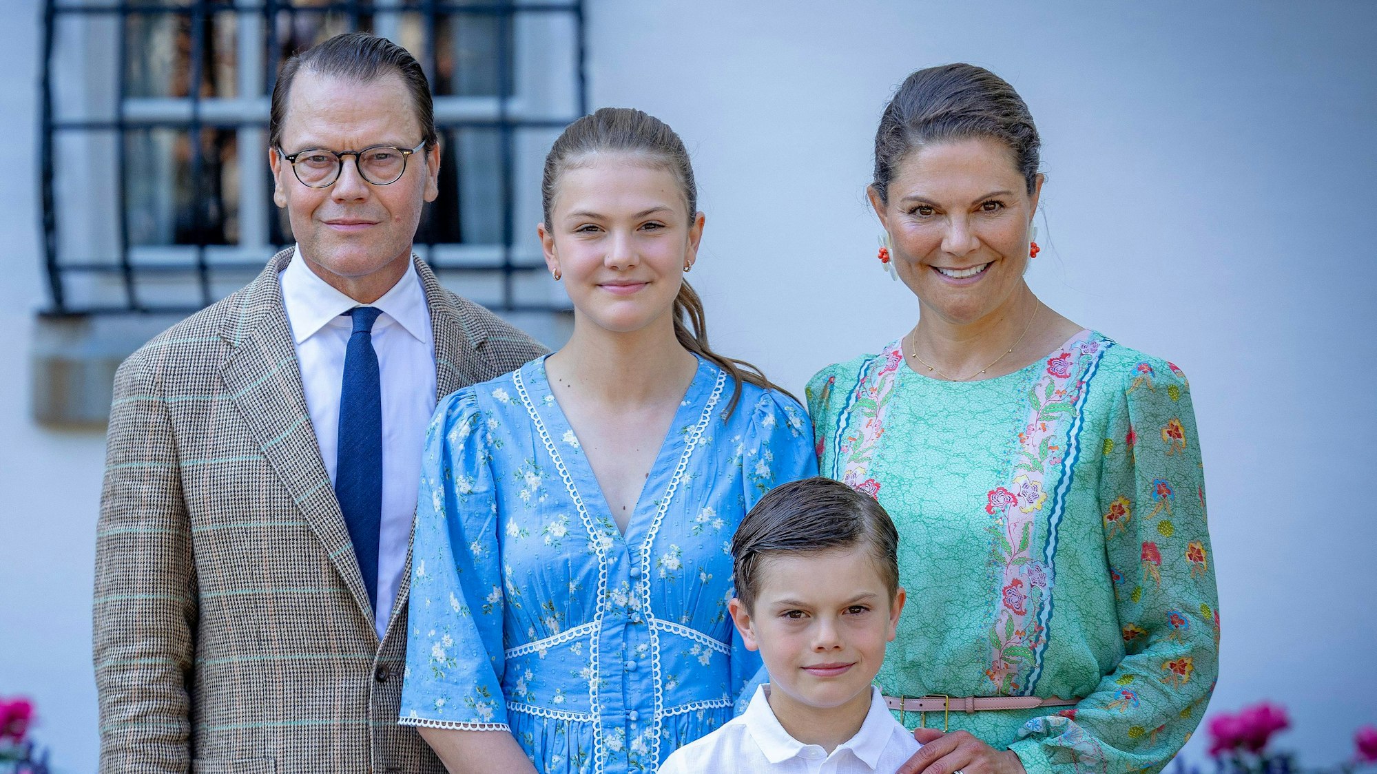 Prinz Daniel, Kronprinzessin Victoria sowie die Kinder Prinz Oscar und Prinzessin Estelle nehmen an den Feierlichkeiten zum 48. Geburtstag der Thronfolgerin auf Schloss Solliden bei Borgholm teil.