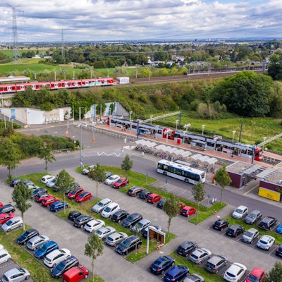 Ein Parkhaus soll auf dem Parkplatz in Köln-Weiden entstehen