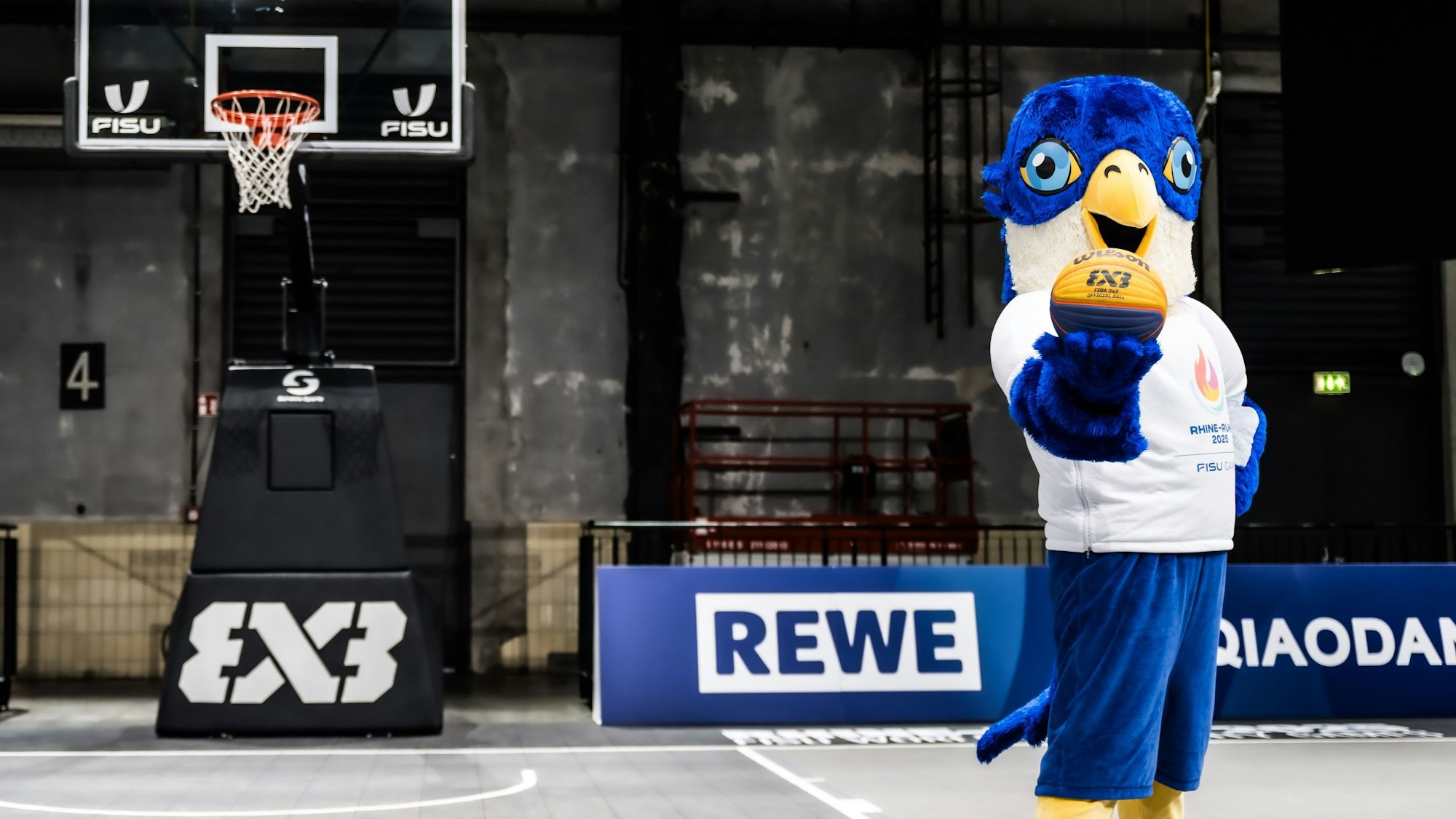 Maskottchen Wanda in der Jahrhunderthalle in Bochum, der Location für 3x3-Basketball bei den World University Games.