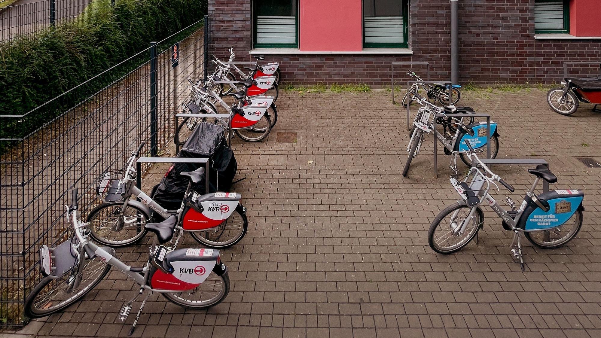 Die KVB-Radstation „Waldstraße“ in Vingst wurde zeitgleich mit fünf weiteren Stationen eröffnet.