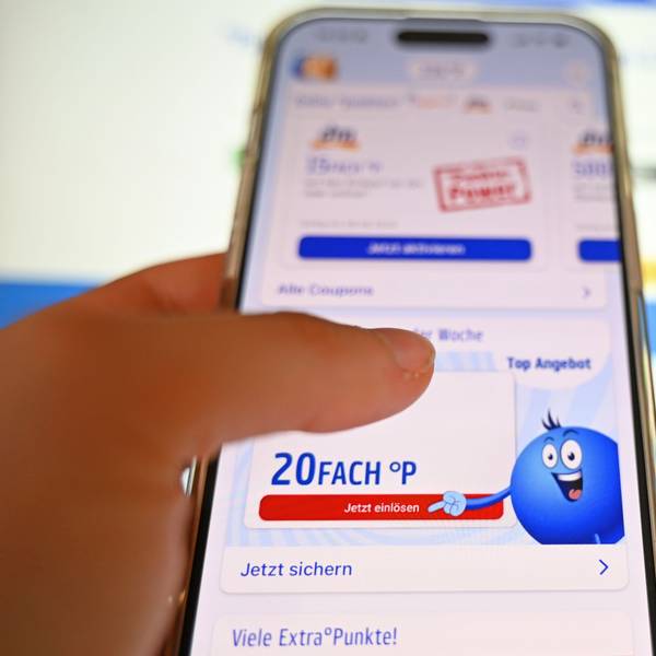 Auf einem Handy ist die Packback-App geöffnet