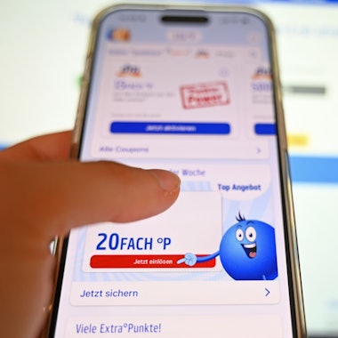 Auf einem Handy ist die Packback-App geöffnet