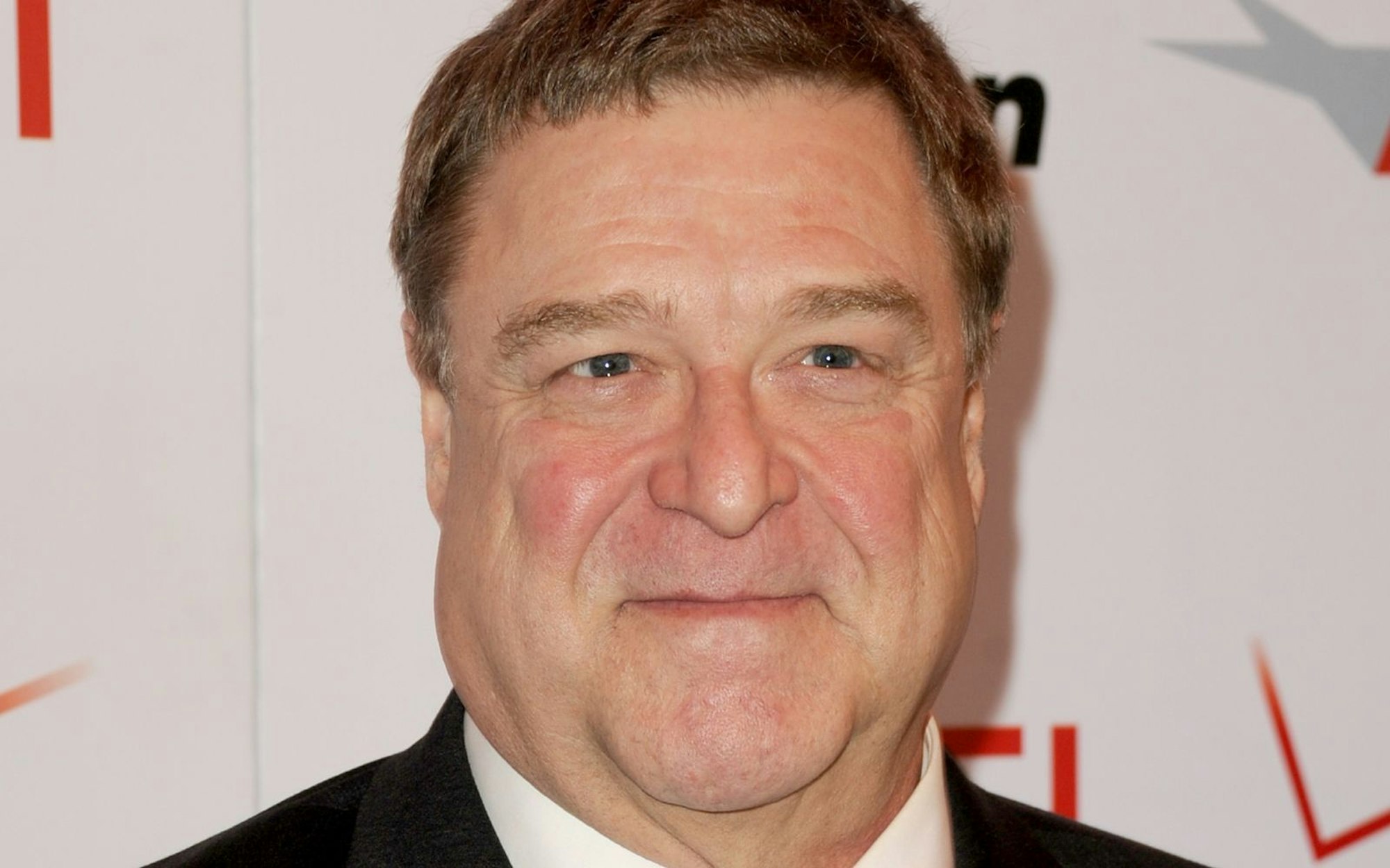 John Goodman im Jahr 2013. Zu diesem Zeitpunkt hatte der Schauspieler bereits einige Kilo verloren. (Bild: 2013 Getty Images/Kevin Winter)