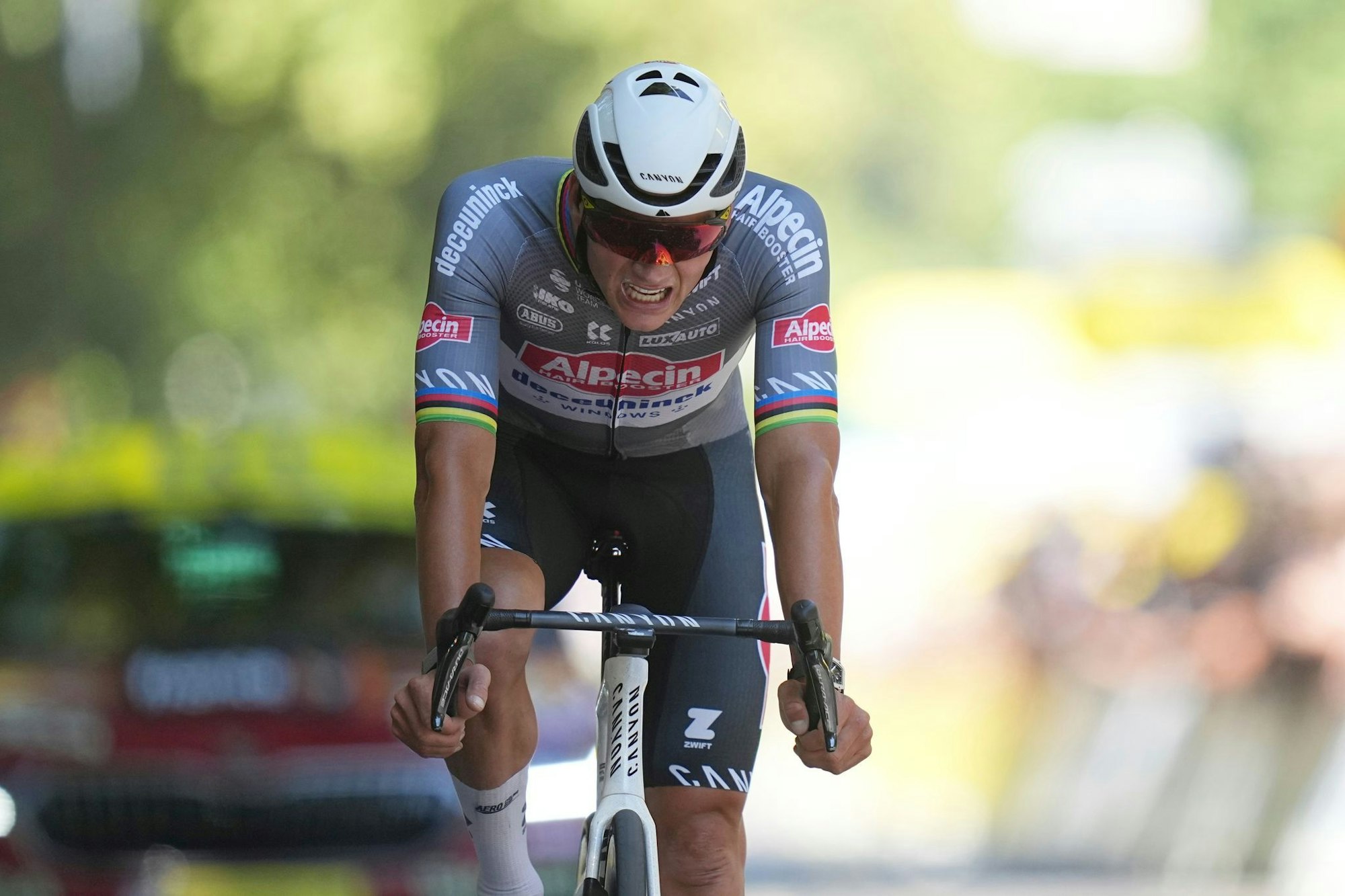Mathieu van der Poel hat seinen zweiten Etappensieg bei der 112. Tour de France knapp verpasst.