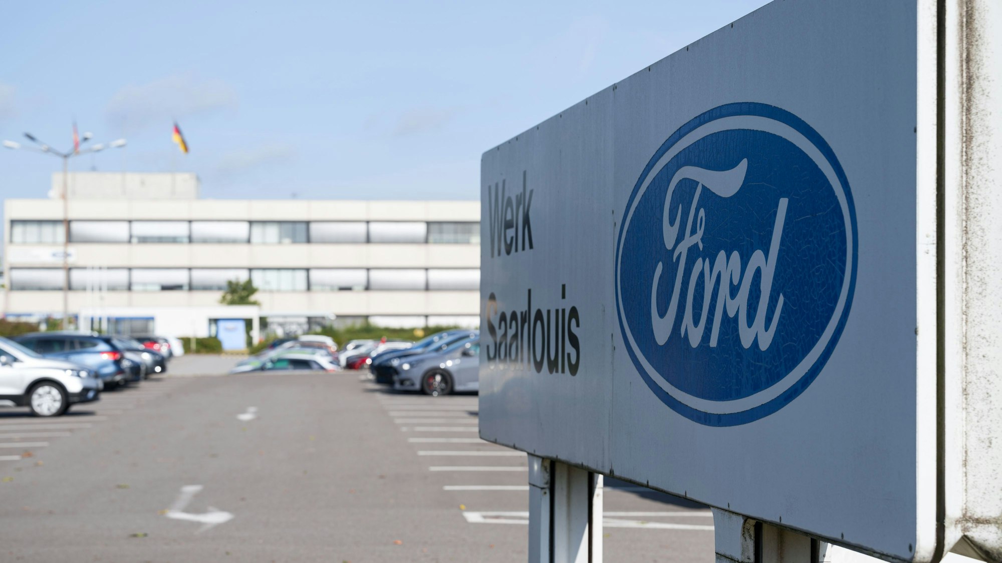 Die Ford-Mitarbeiter in Saarlouis sind verärgert, da ihnen bei Insolvenz kein Schutzschirmverfahren geboten wird. (Archivbild)