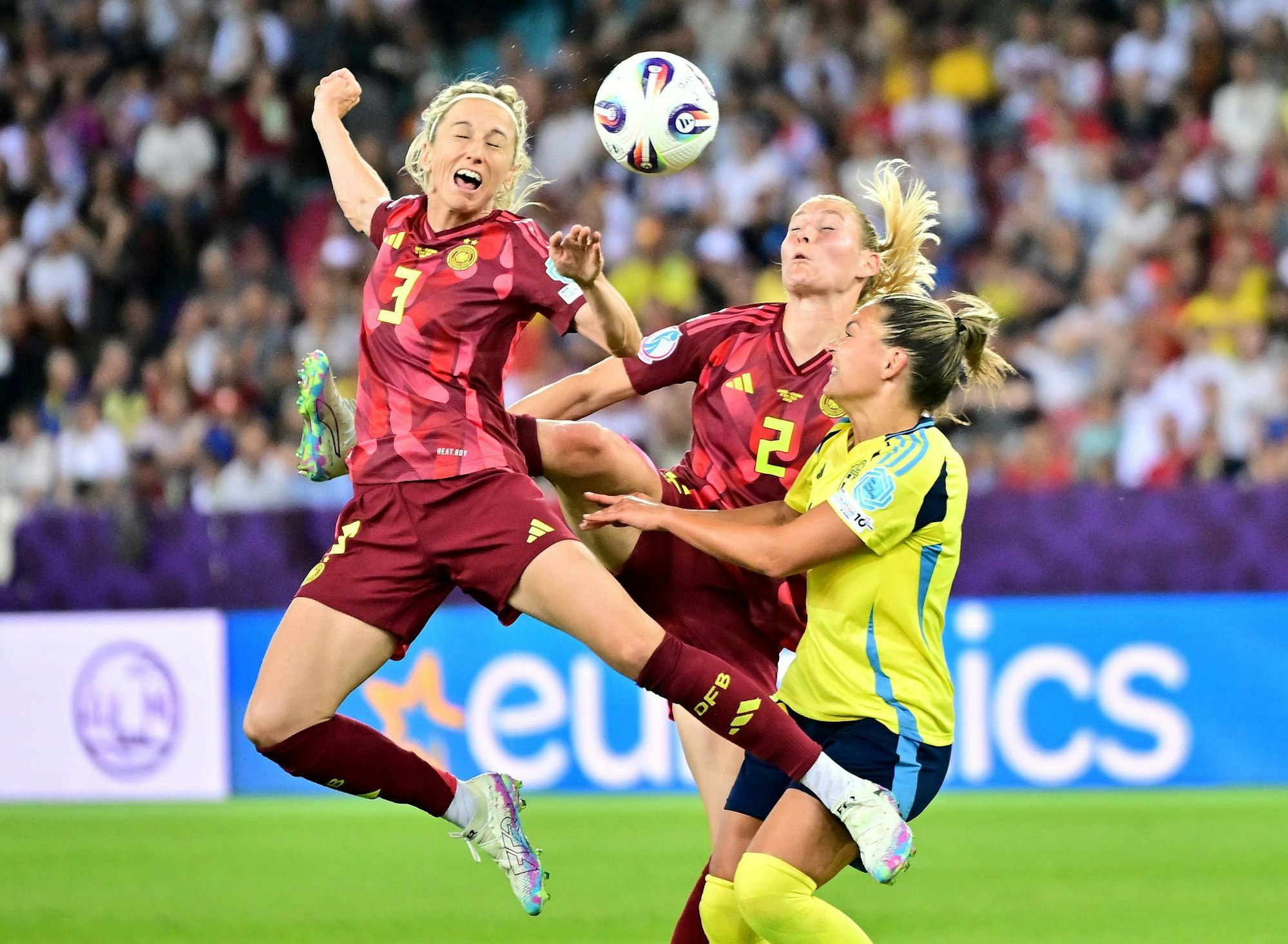 Gegen Schweden eingewechselt, nun von Anfang an? Kathrin Hendrich (l) ist eine Option.