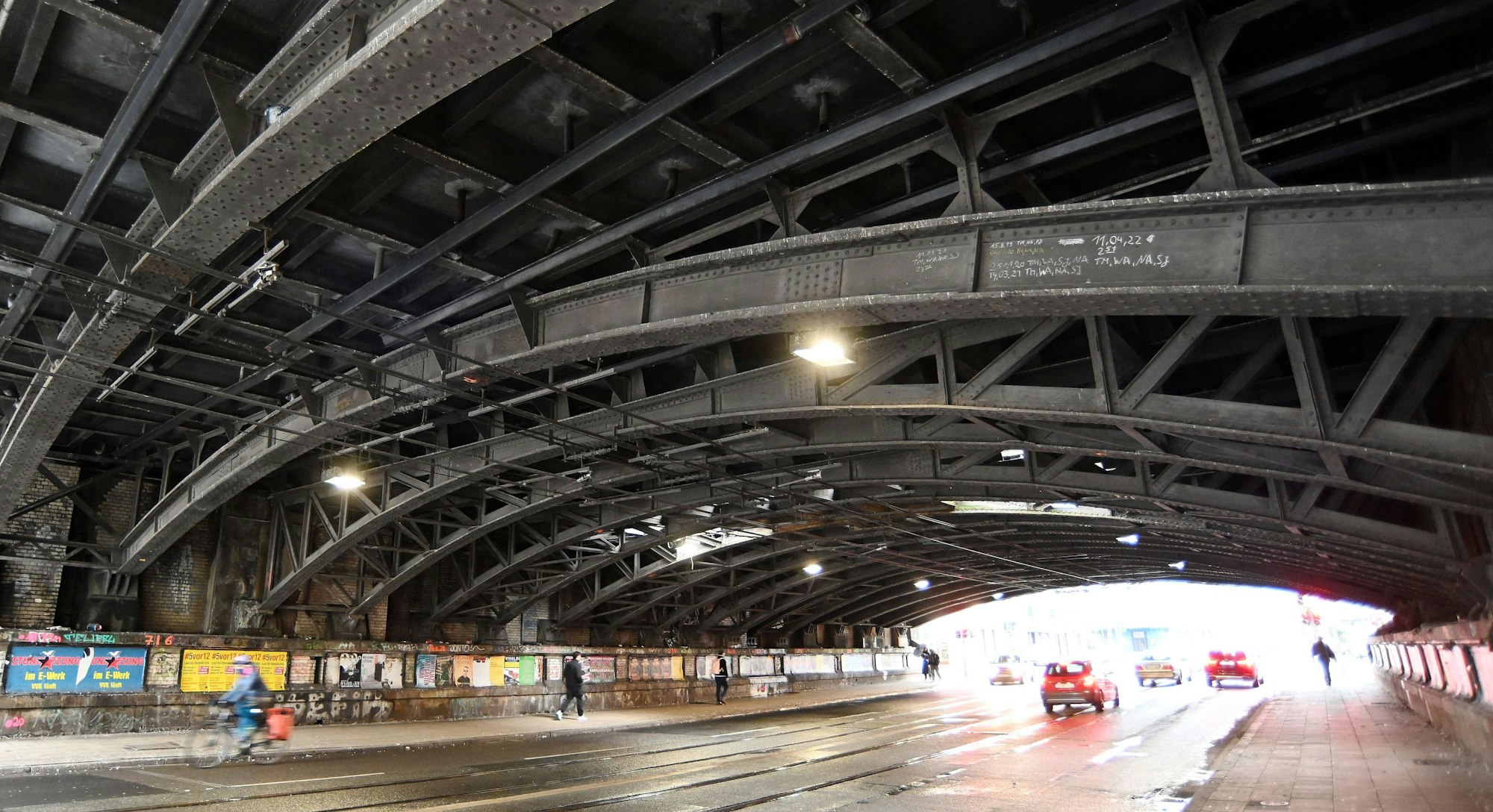 24.01.2025 Köln. Der Bahnübergang auf der Luxemburger Straße. Foto: Alexander Schwaiger