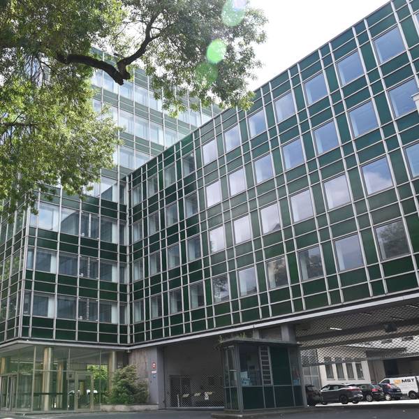Die ehemalige Kaufhof-Zentrale an der Leonhard-Tietz-Straße
