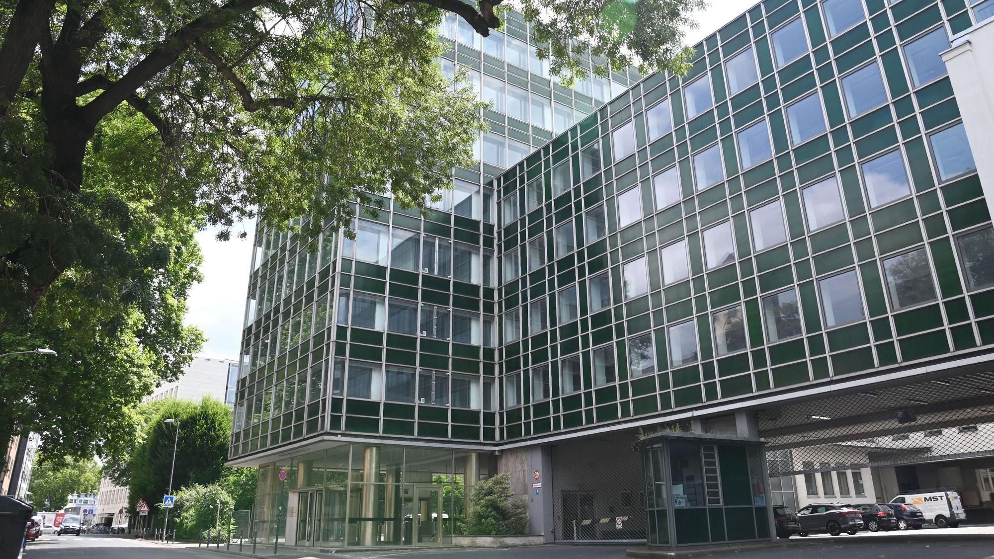 Die ehemalige Kaufhof-Zentrale an der Leonhard-Tietz-Straße