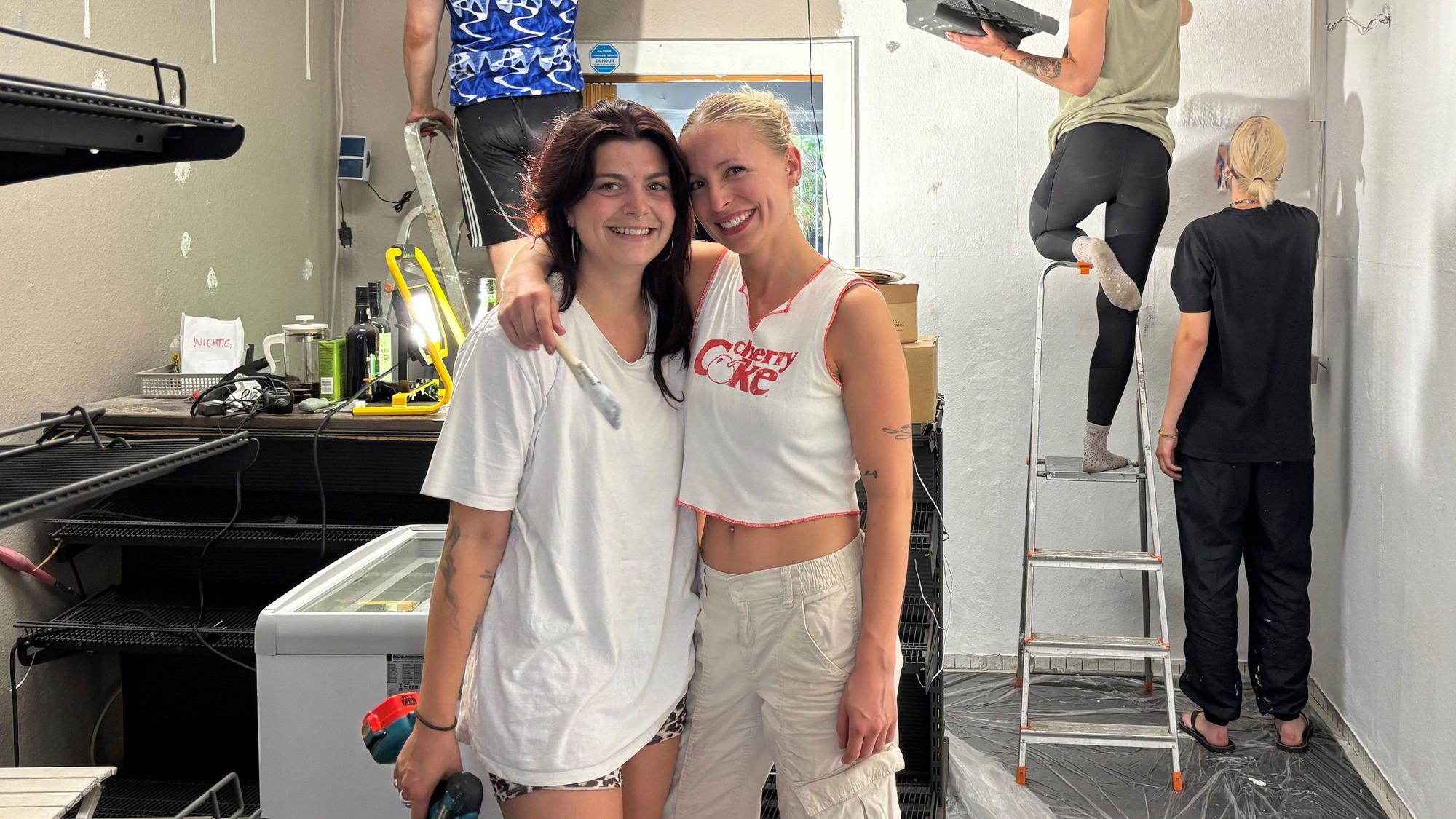 Julia Vander und Anna-Sophie Schmitz eröffnen den Kiosk "Lui & Flitze" im Agnesviertel.