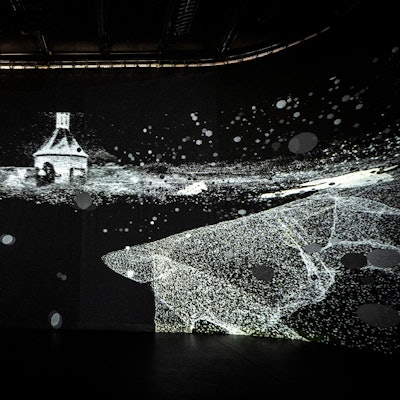 Lisa James' Installation „Returning to Paradise“ ist beim Rundgang der Kunsthochschule für Medien Köln zu sehen.