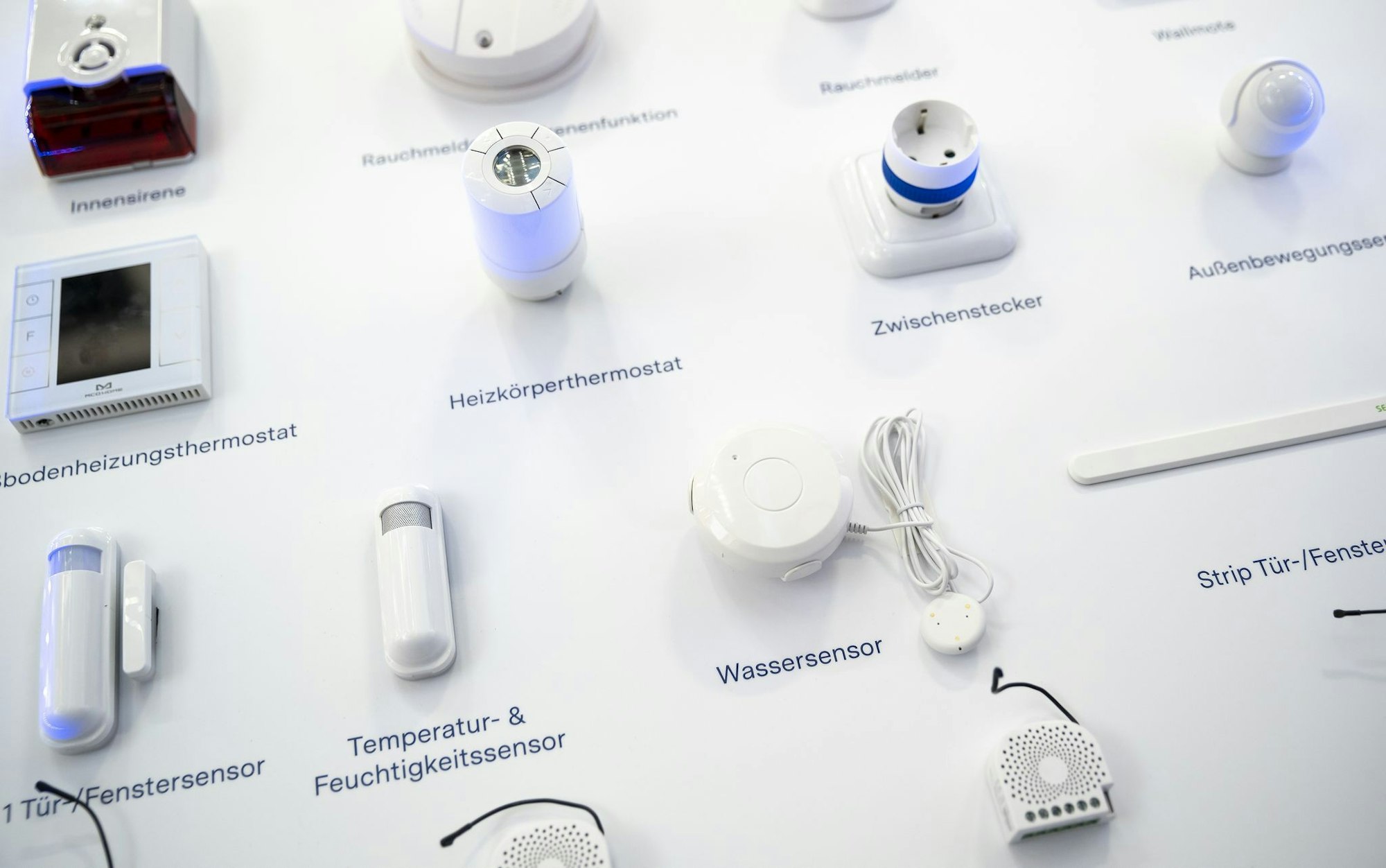 Alles im Griff: Mit einem Smart-Home-System lassen sich Heizung, Licht und Sicherheit bequem steuern.