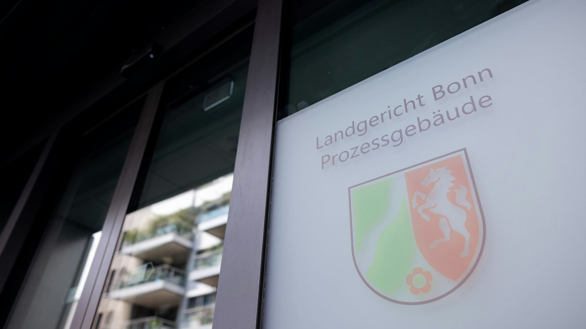 Nach dem Tod eines Säuglings sind vor dem Landgericht Bonn die Eltern des Kindes angeklagt. (Archivbild)