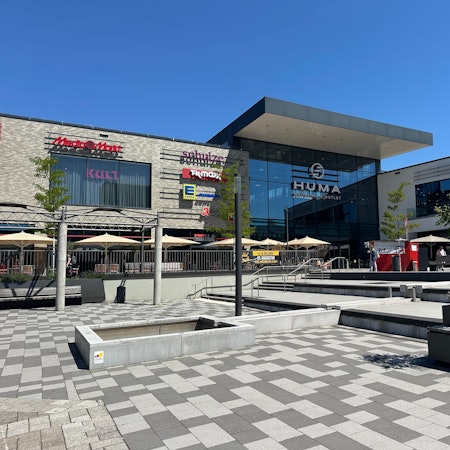 Gastronomie beim Huma auf Karl-Gatzweiler-Platz.