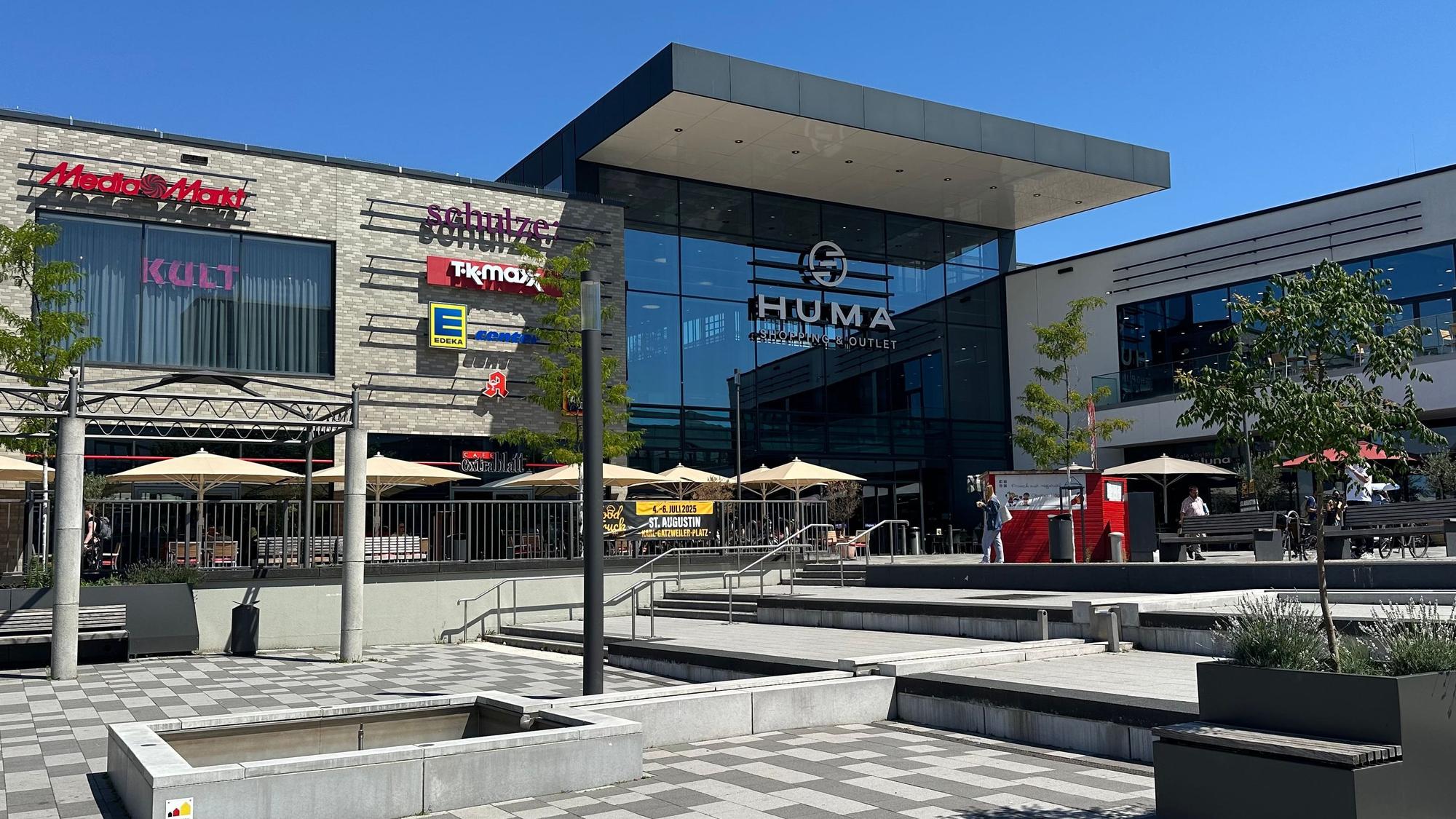 Gastronomie beim Huma auf Karl-Gatzweiler-Platz.