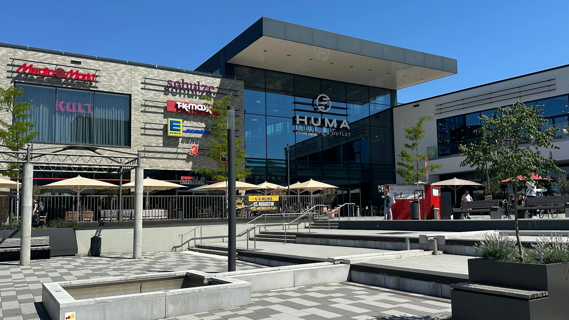 Gastronomie beim Huma auf Karl-Gatzweiler-Platz.