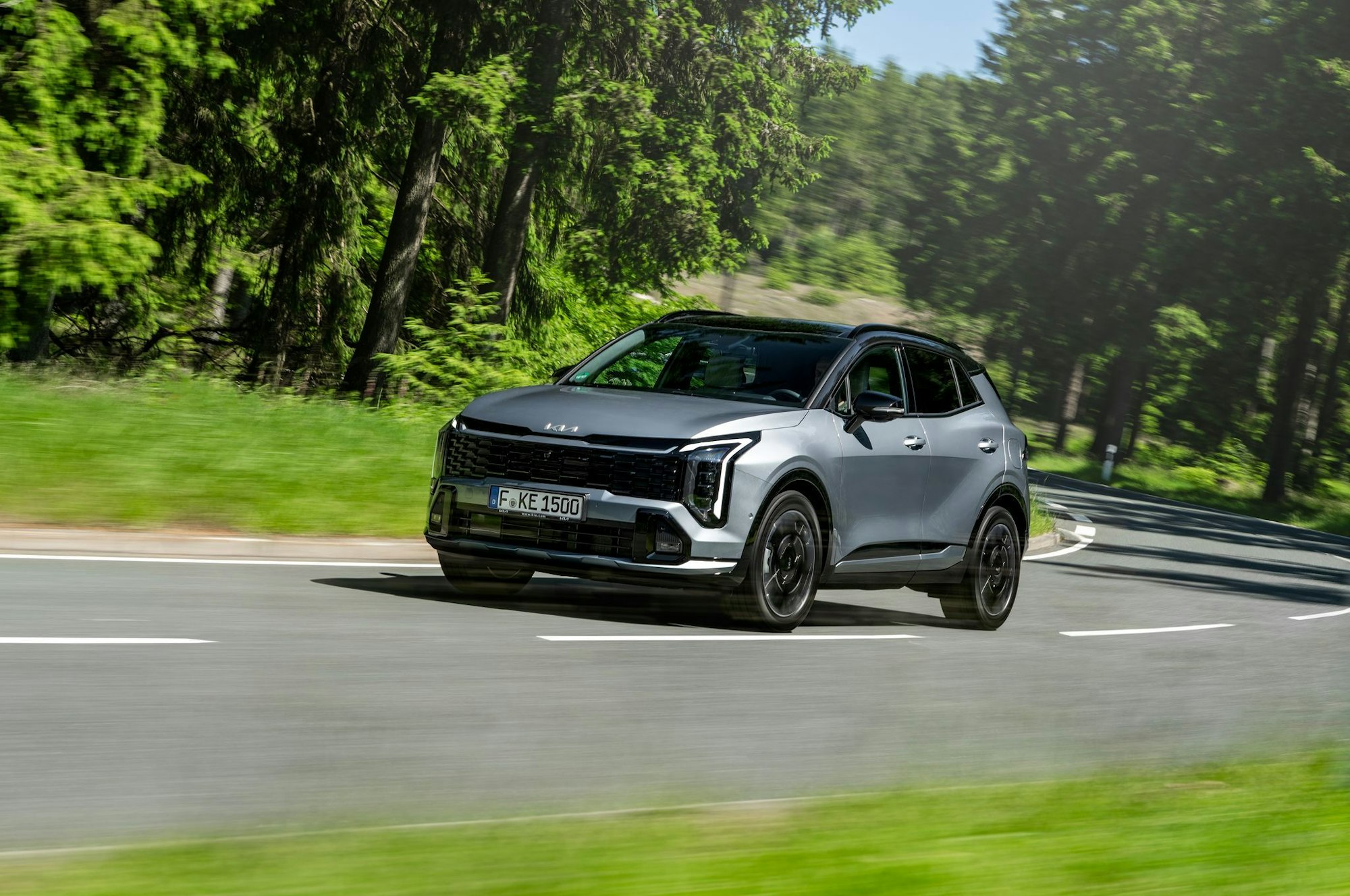 Der Kia Sportage kommt mit erneuerter Optik und mehr Leistung zu Preisen ab 35.190 Euro auf den Markt.