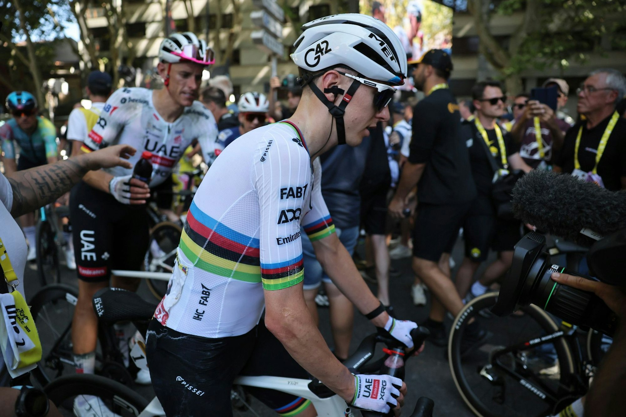 Tadej Pogacar ist auf der elften Etappe der Tour de France gestürzt.